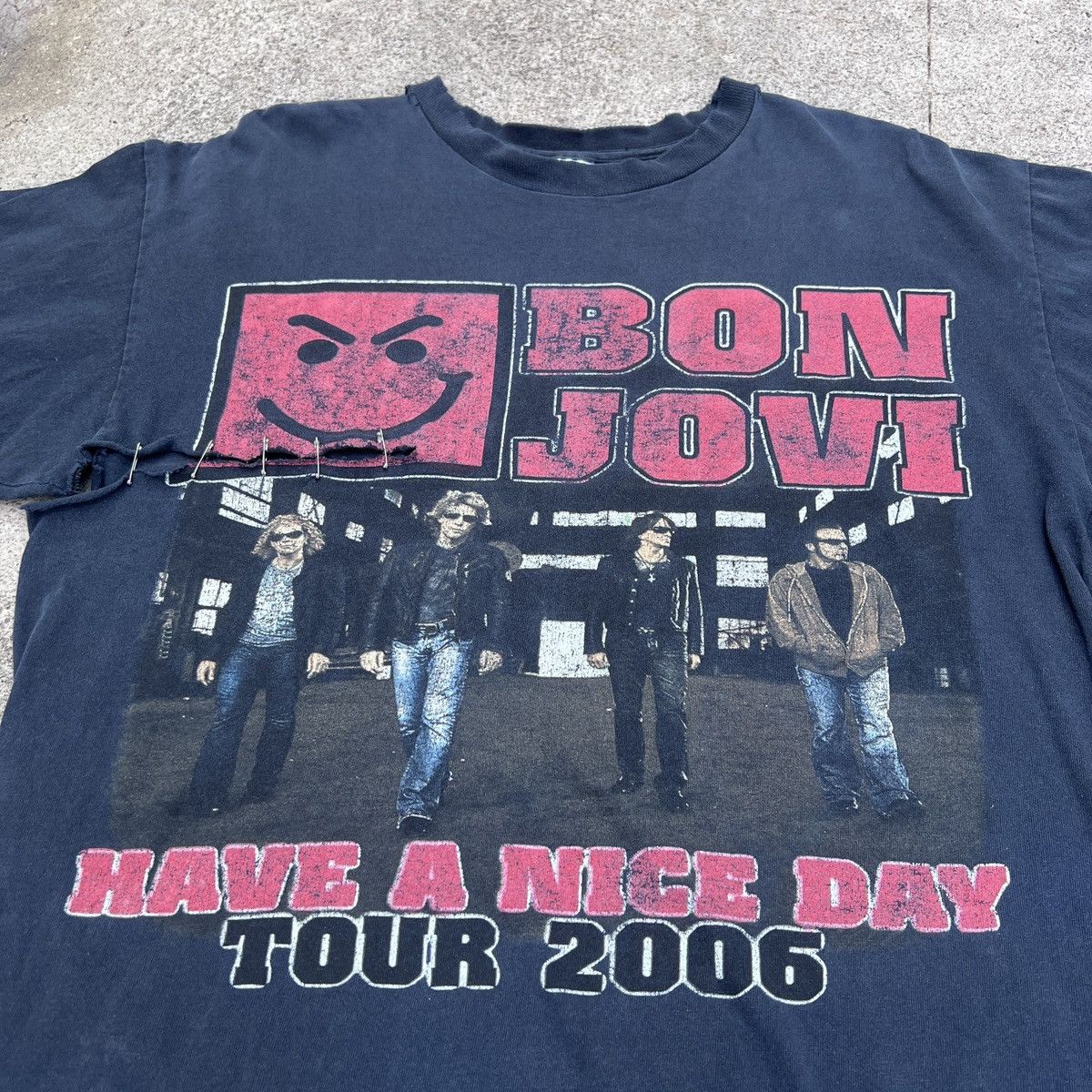 Band Tees Vintage Y2K Bon Jovi Tour Tee Distressed Thrashed Faded Size US L / EU 52-54 / 3 - 12 Thumbnail