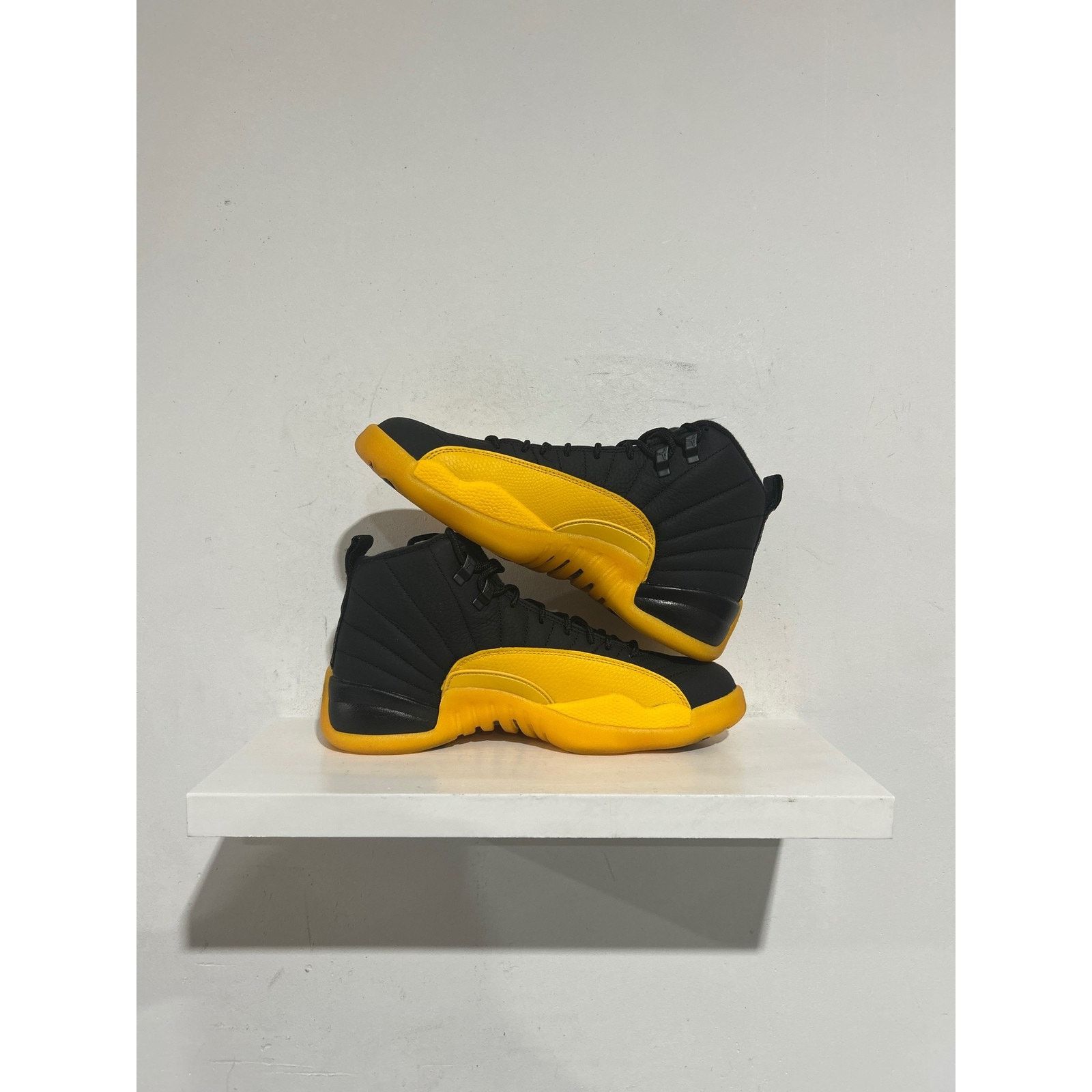 Nike NIKE JORDAN 12 BLACK UNIVERSITY GOLD SIZE 8.5 NEW Size US 8.5 / EU 41-42 - 2 Thumbnail