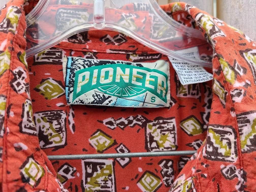 Designer Hawaiian Unisex Small Button Down Collared Shirt Pioneer Size US S / EU 44-46 / 1 - 3 Thumbnail
