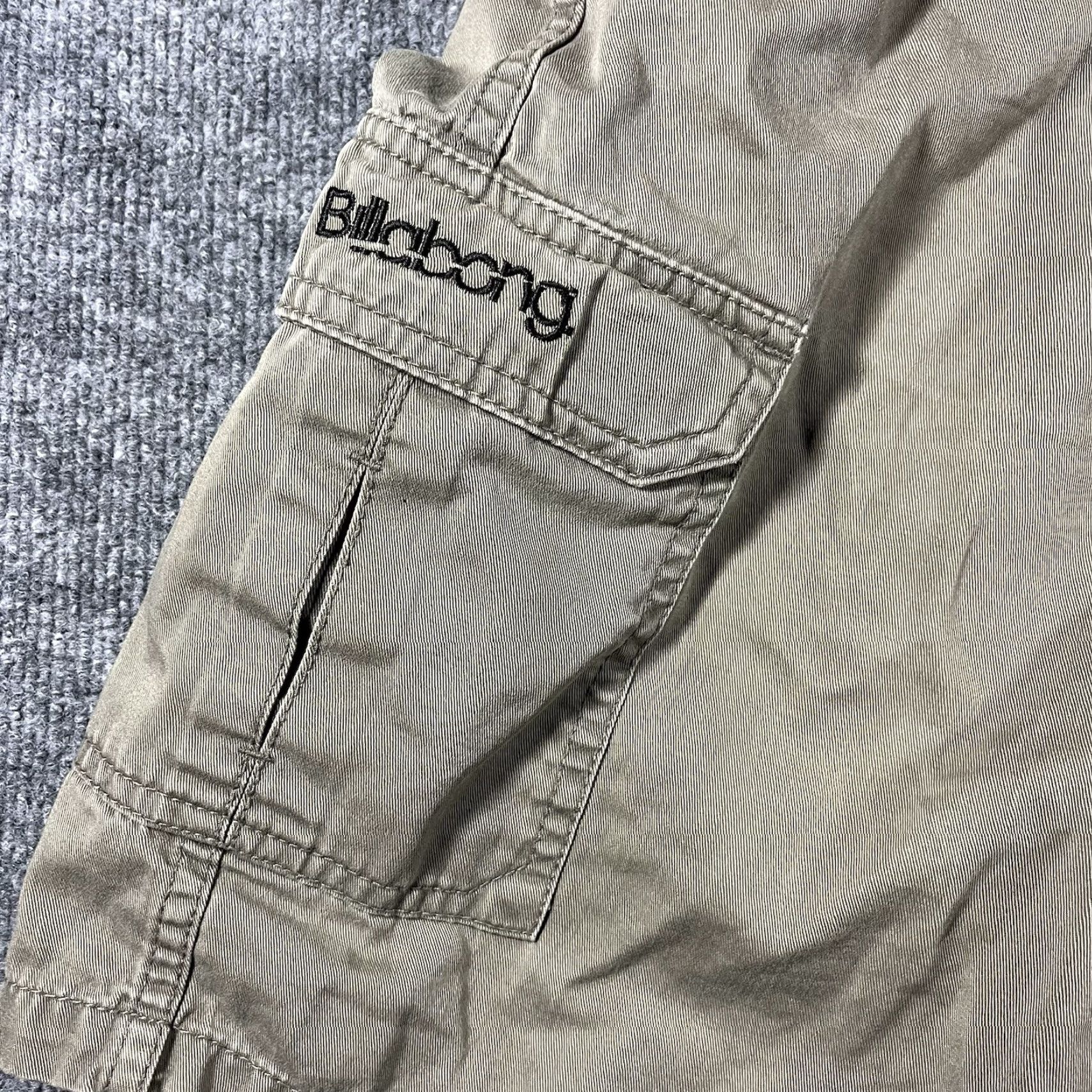 Billabong VINTAGE Billabong Cargo Shorts Mens 33 Khaki Beige Surf Skate 90s Y2K Beach Outdoor Mens Size US 33 - 2 Thumbnail