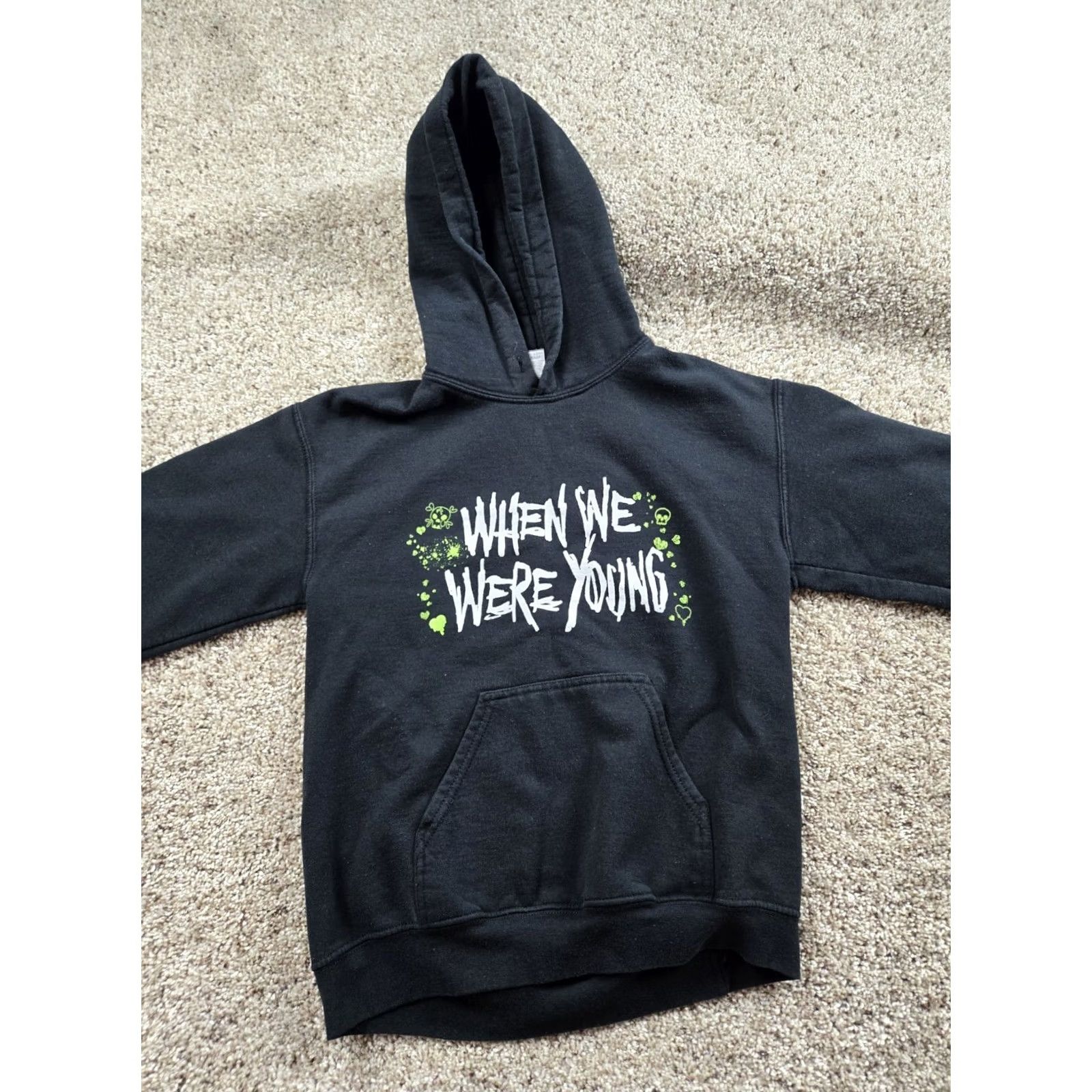 Gildan Gildan Hoodie Mens Small Black Graphic Long Sleeve Music Festival Pullover Pockets All Seasons Size US S / EU 44-46 / 1 - 4 Thumbnail