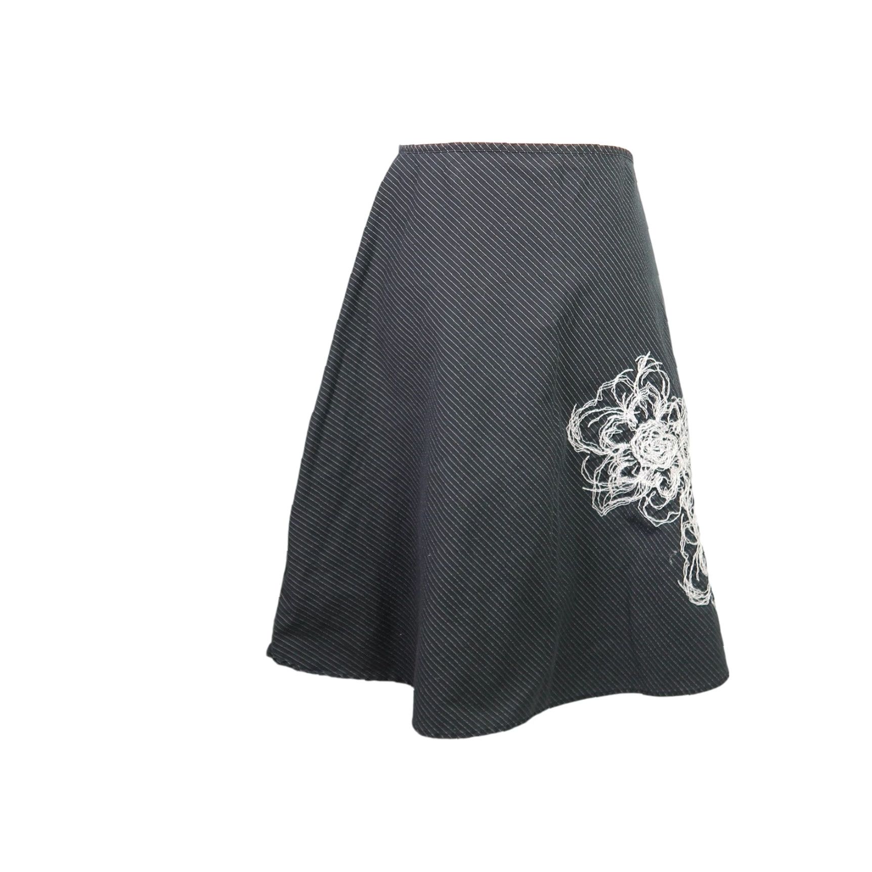 Vintage **90s Black & White Pinstripe Mini Skater Skirt Vintage** User: **Black & White Pinstripe 90s Mini Skater Vintage Skirt** Size 28" / US 6 / IT 42 - 3 Thumbnail