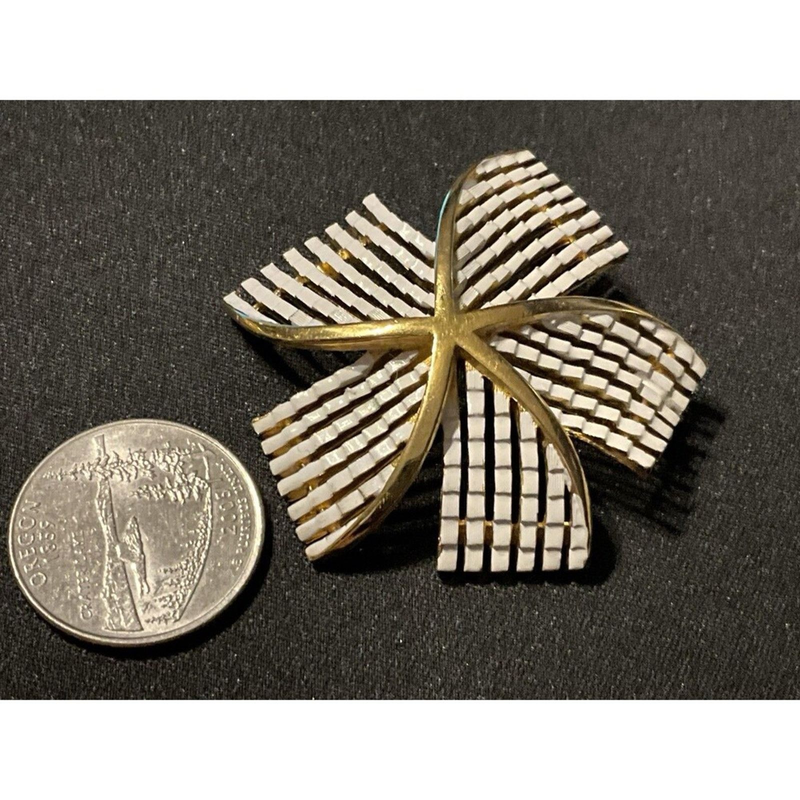 Other Crown Trifari Vintage Gold Tone White Enamel Windmill Brooch Size ONE SIZE - 3 Thumbnail
