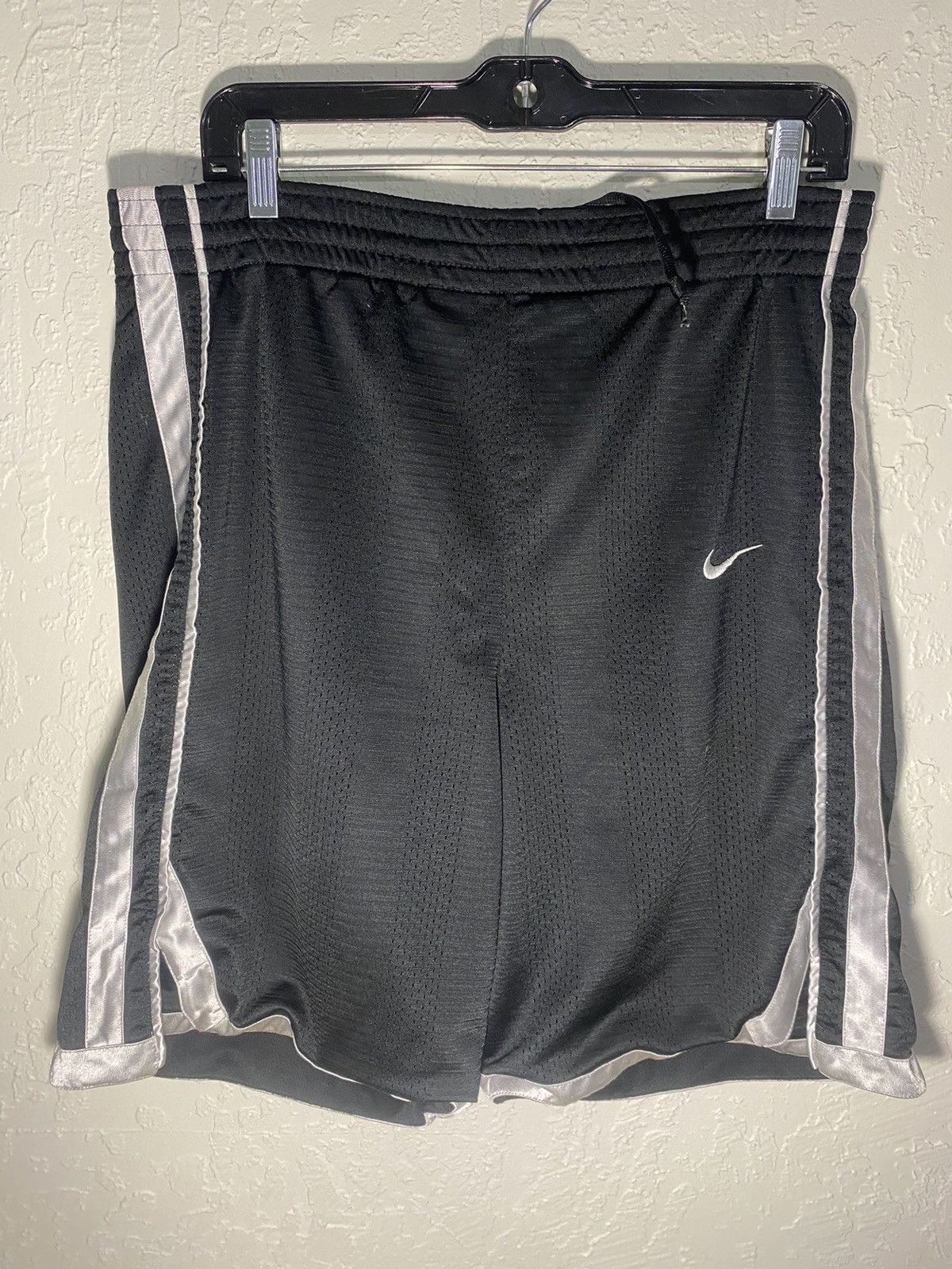 Nike Nike Grey Tag Basketball Shorts Size US 30 / EU 46 - 1 Thumbnail