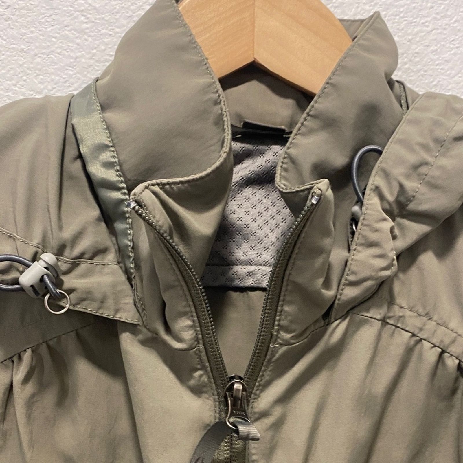 Eddie Bauer Eddie Bauer Women’s Olive Green Hooded Rain Jacket - Medium Size M / US 6-8 / IT 42-44 - 4 Thumbnail