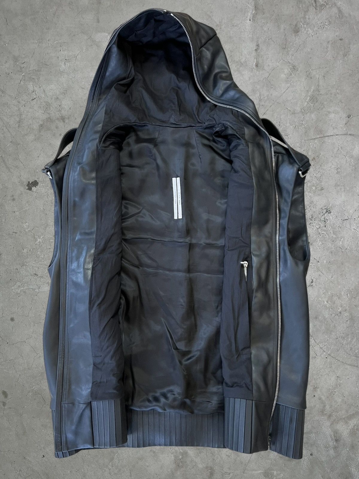 Rick Owens SS/24 Rick Owens Runway Sleeveless Leather Jacket Size US L / EU 52-54 / 3 - 9 Thumbnail