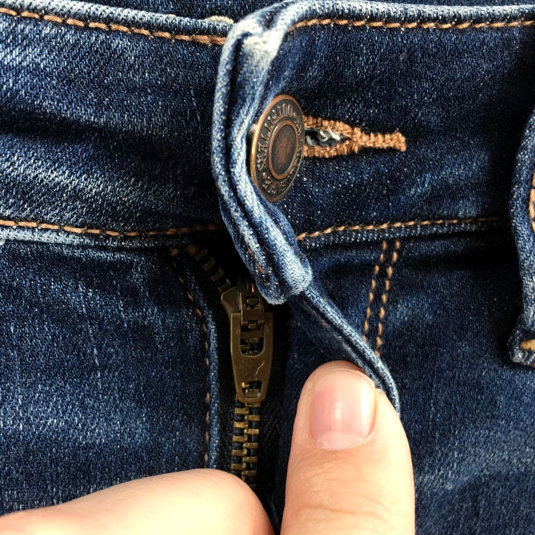 American Eagle Outfitters American Eagle Outfitters Jegging Jeans Women 2S 27x25.5 Blue Denim Distressed Regular Waist 27 Inseam 25.5 Cotton Blend Denim Size 26" / US 2 / IT 38 - 4 Thumbnail