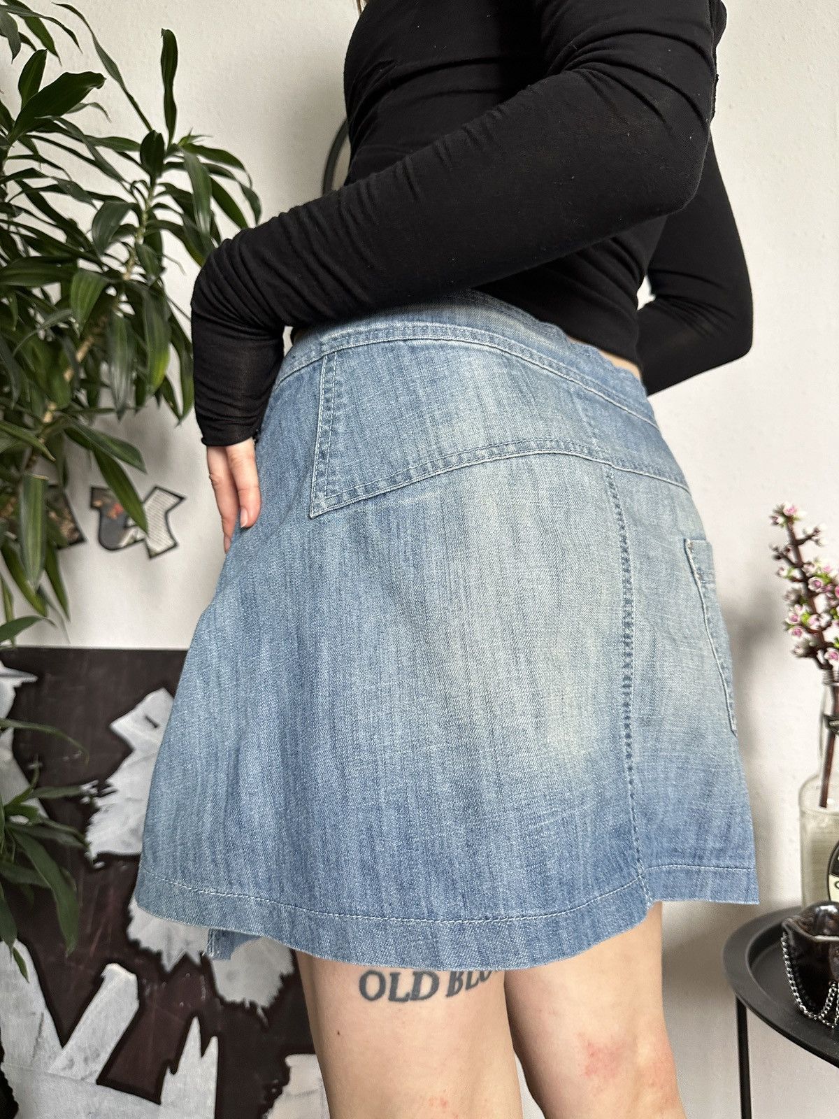 Beauty Beast × Japanese Brand Vintage micro pleated asymmetrical mini skirt washed denim Size 28" / US 6 / IT 42 - 2 Thumbnail