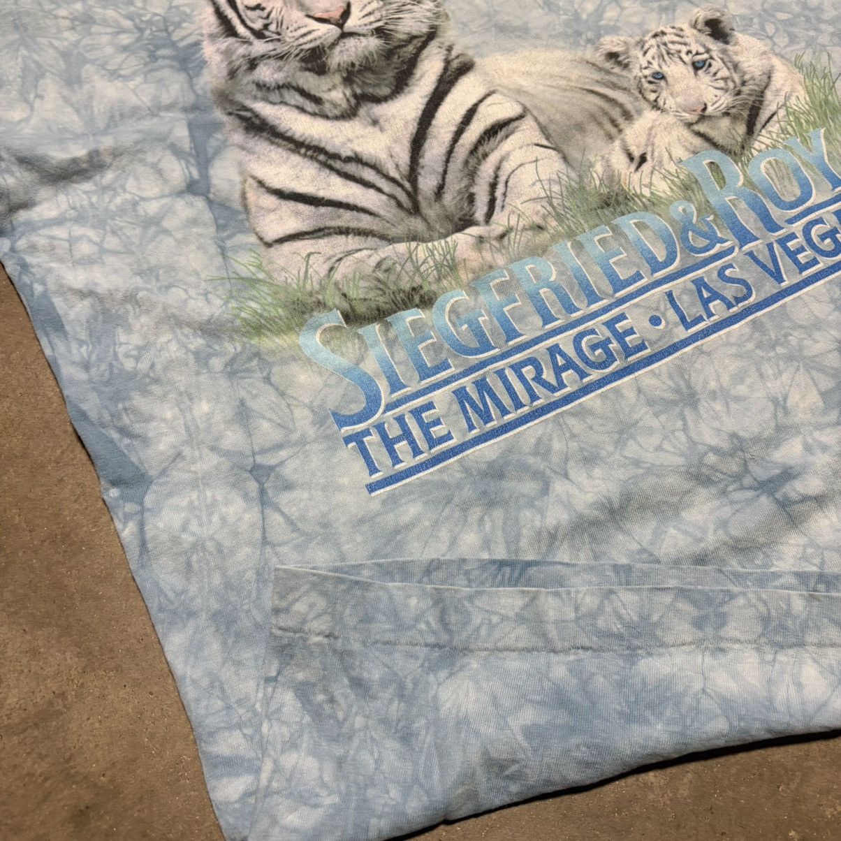 Vintage Vintage Siegfried Roy Mirage Las Vegas Tiger Tie Dye T Shirt Size US M / EU 48-50 / 2 - 8 Thumbnail
