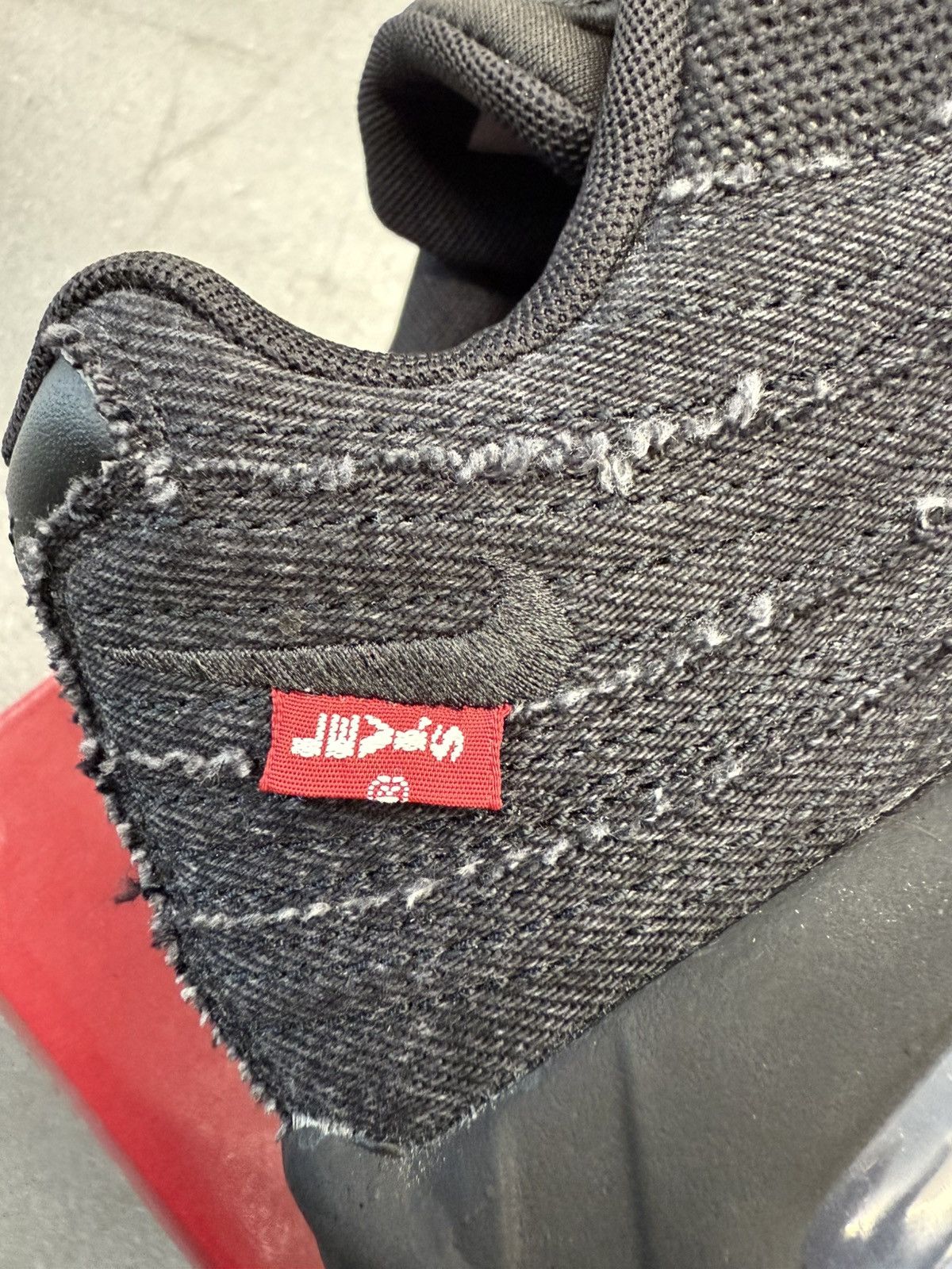 Levi's × Nike 2025 Nike Air Max 95 OG Levis Black Size US 8 / EU 41 - 5 Thumbnail
