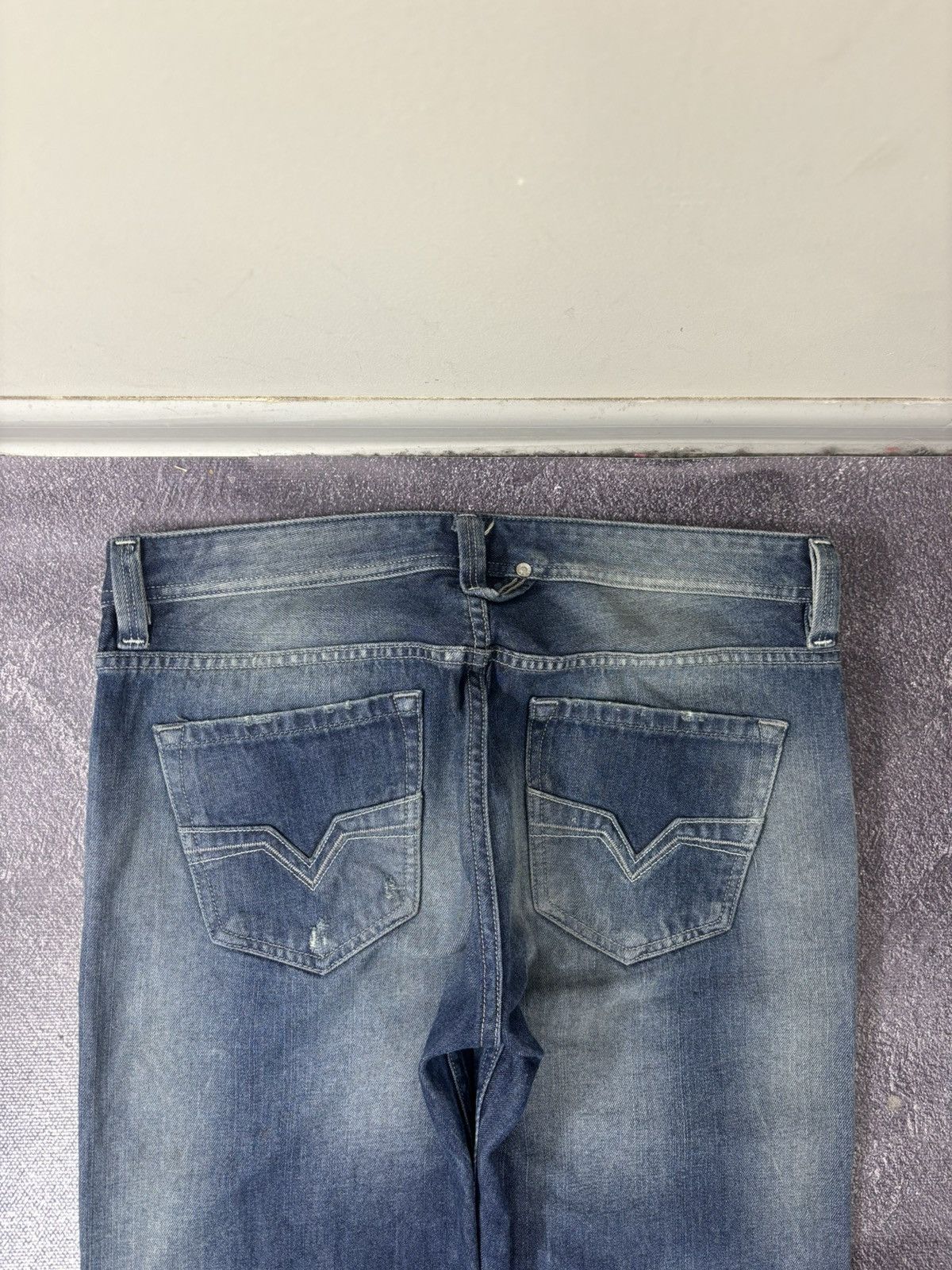 Diesel Diesel Larkee NWT Regular Straight Ripped Blue Denim Jeans Size US 33 - 17 Thumbnail