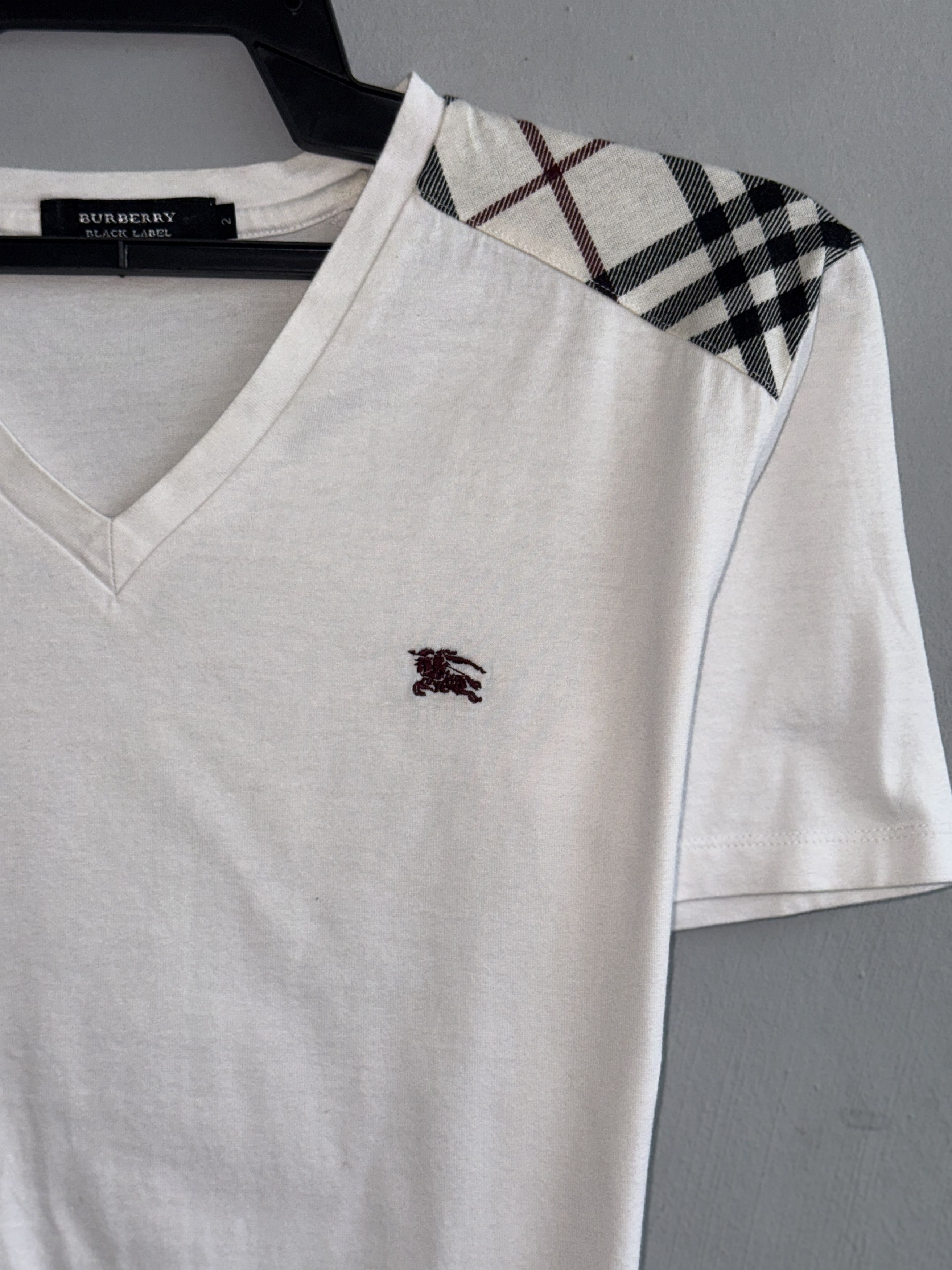 Burberry Burberry Nova Checkred V Neck T-Shirt Size XS / US 0-2 / IT 36-38 - 2 Thumbnail