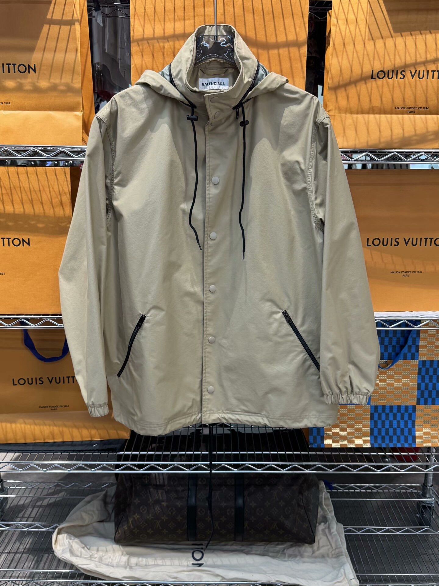 Balenciaga balenciaga khaki windbreaker jacket Size US S / EU 44-46 / 1 - 1 Thumbnail