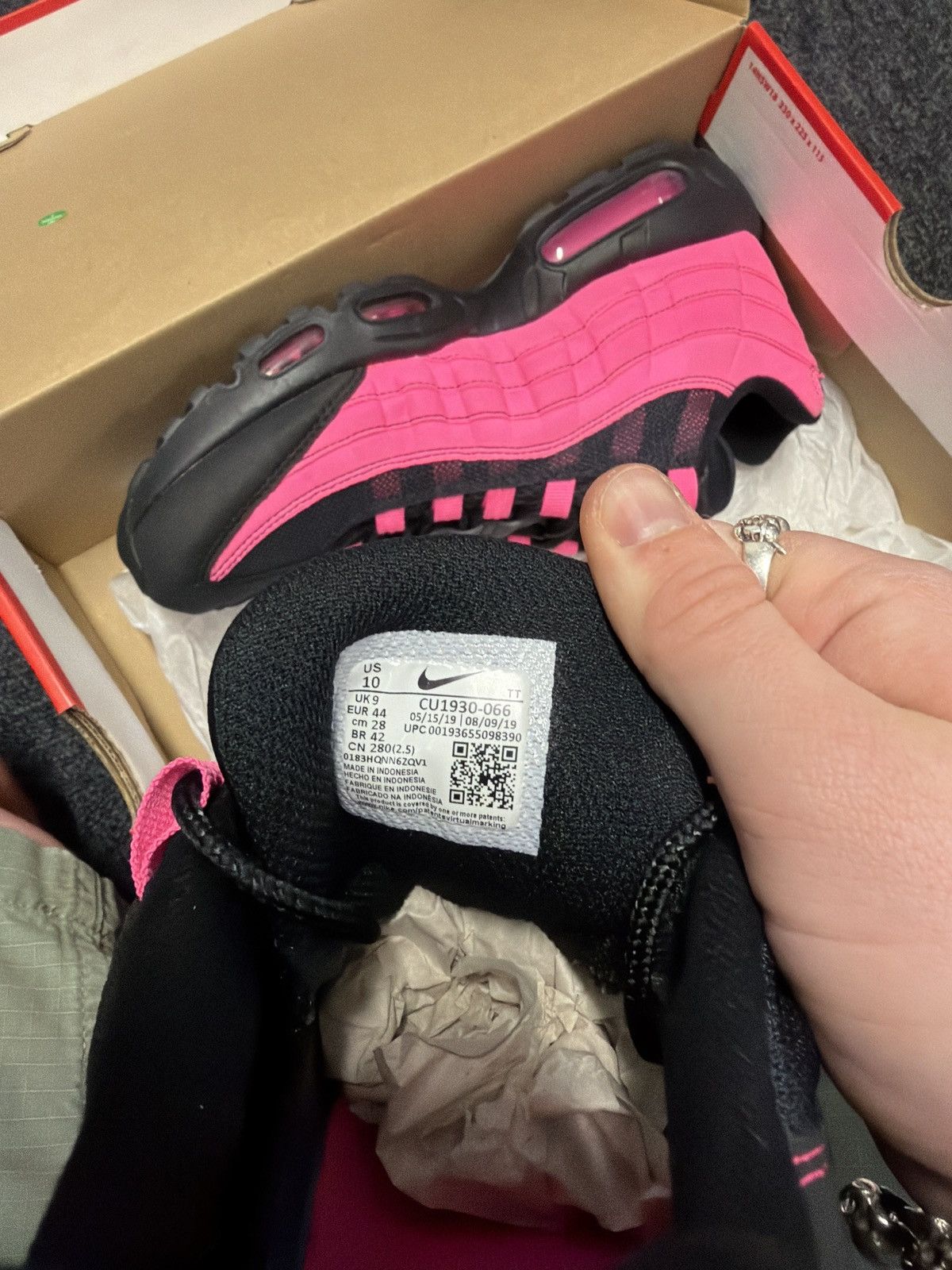 Nike Nike Air Max 95 Black Pink Blast - Size US 10 / EU 44 Size US 10 / EU 43 - 9 Thumbnail