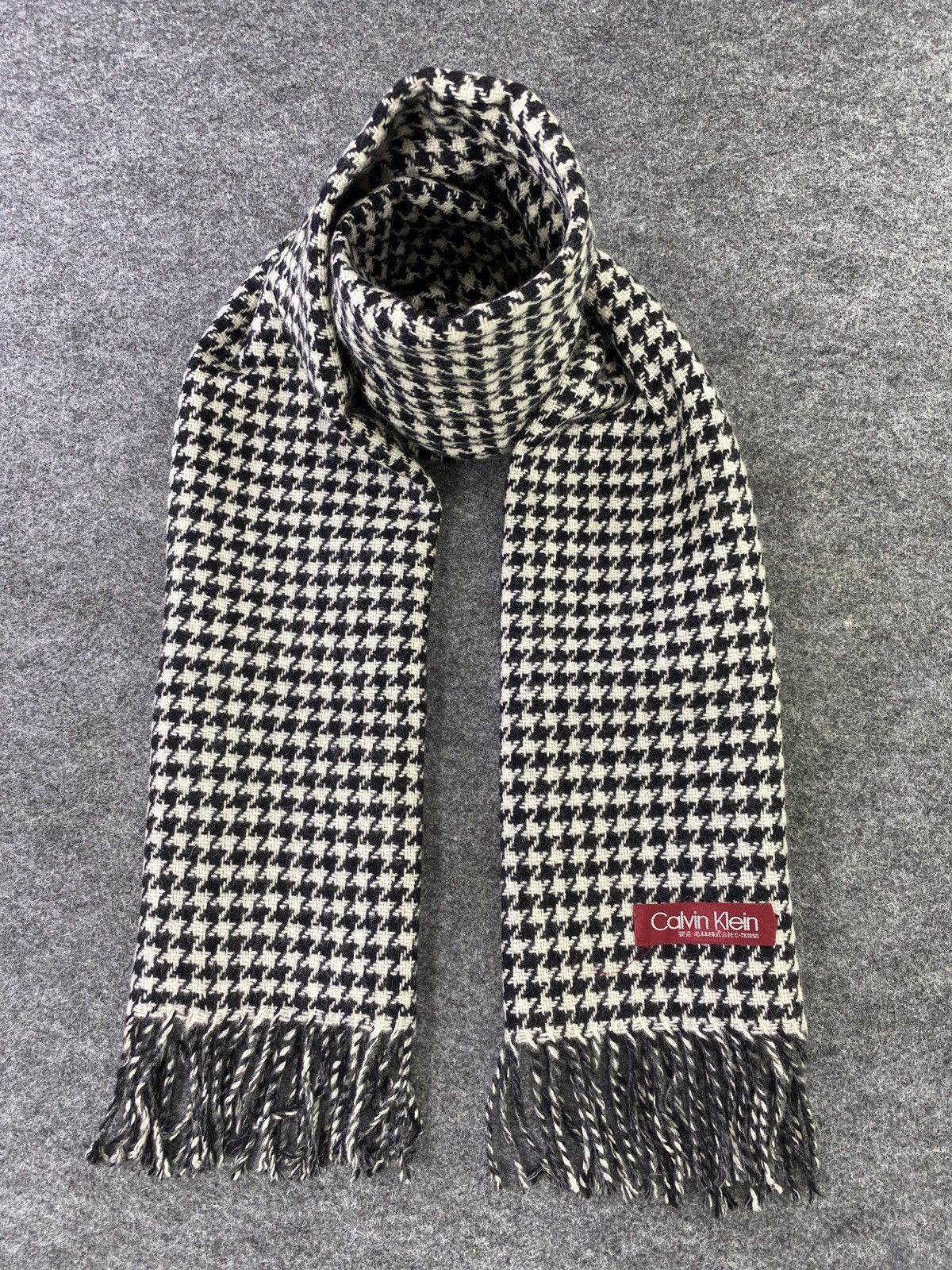 Calvin Klein Calvin Klein Scarf / Muffler / Neckwear -T618 Size ONE SIZE - 1 Thumbnail