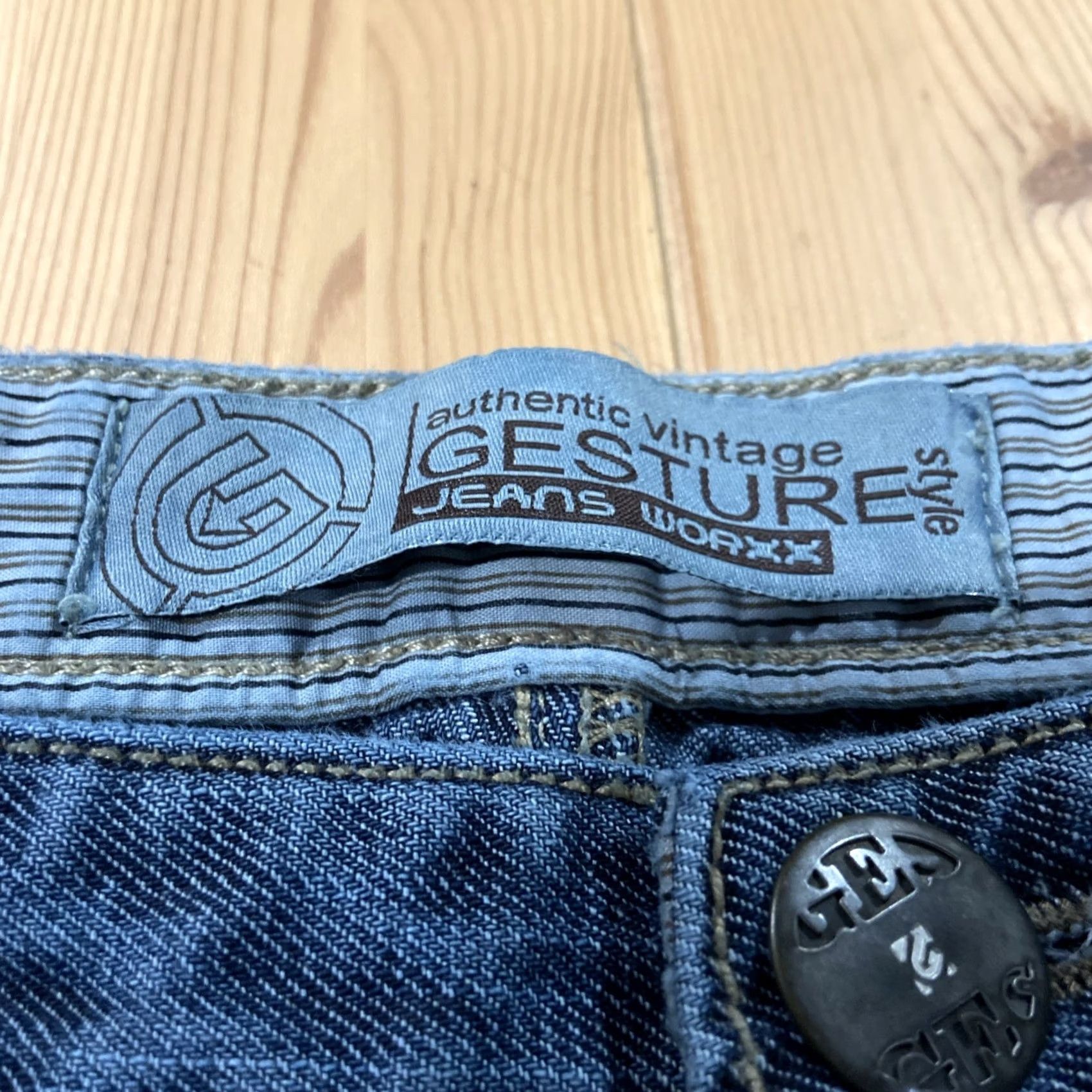 Vintage GESTURE Y2K GESTURE Embroidered Grunge Jeans for Men 36 Blue Denim 5-Pocket Relaxed Regular Rise Mid Inseam 31 Size US 36 / EU 52 - 2 Thumbnail