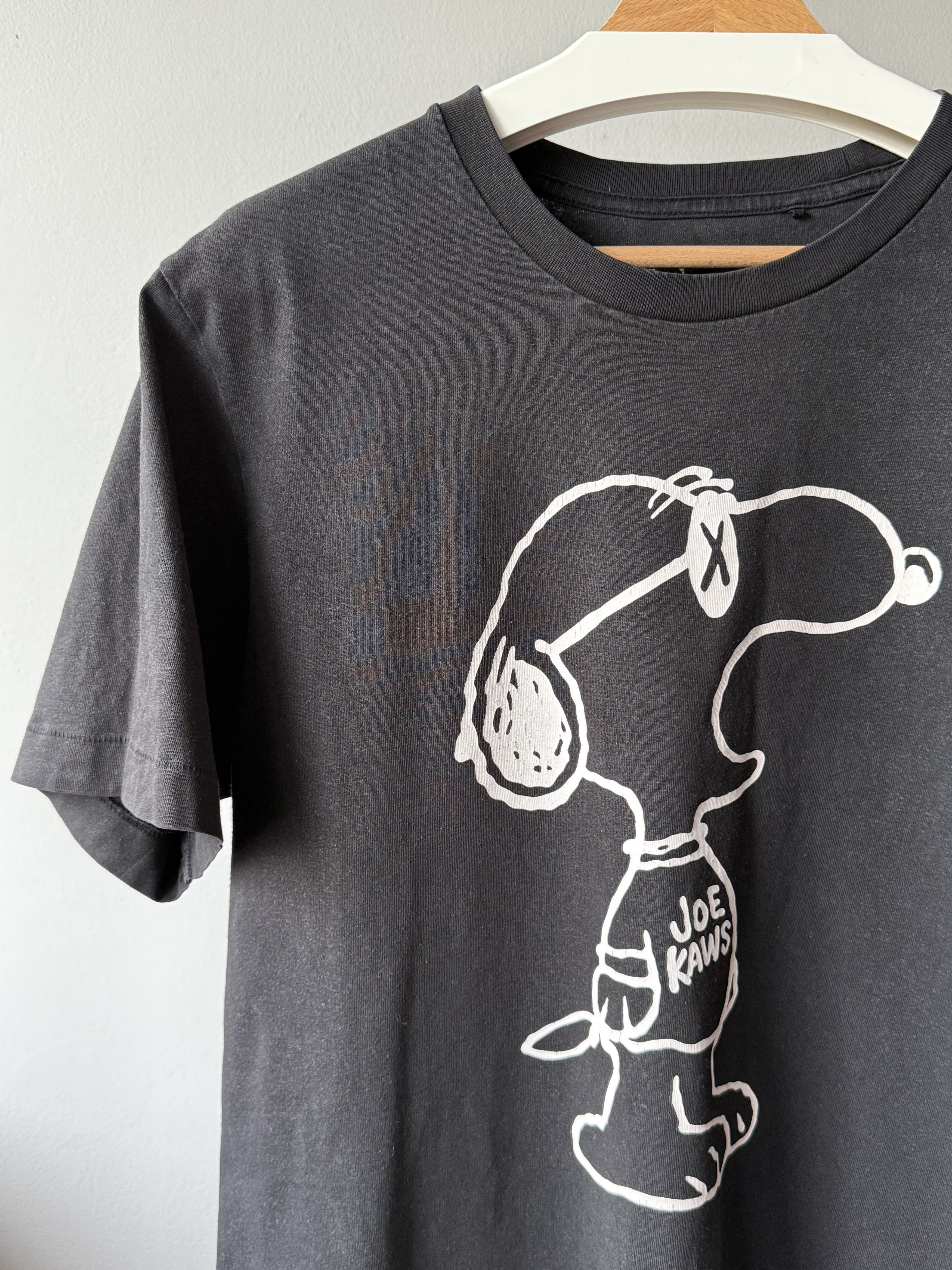 Kaws × Peanuts × Uniqlo Uniqlo x Kaws x Peanuts Snoopy Joe Cool Black Print T-Shirt Size US XL / EU 56 / 4 - 5 Thumbnail