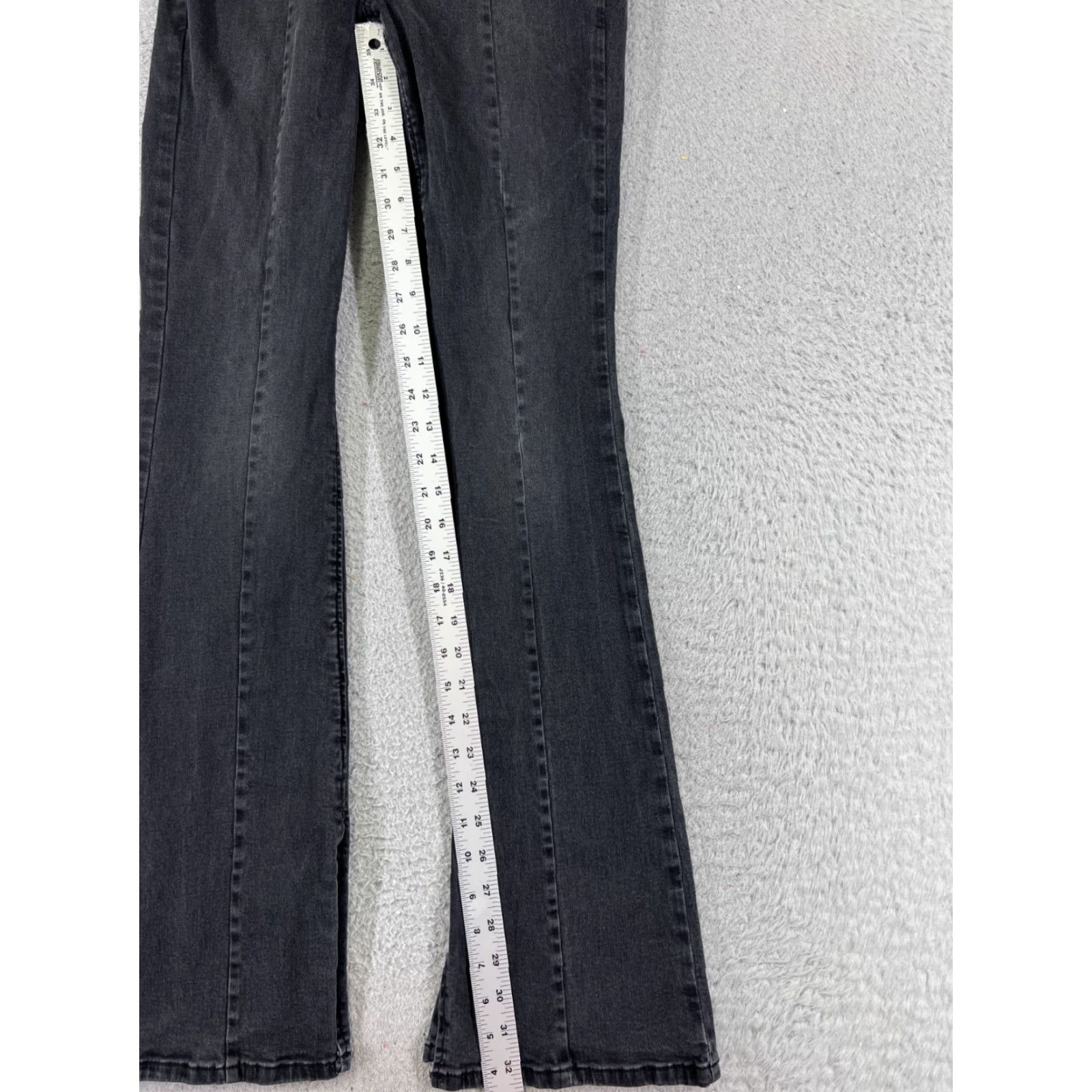 Forever 21 FOREVER 21 Jeans Women Black Denim Flared High Rise Stretch Cotton 28 Waist 26 Inseam 32 Regular 5-Pocket Size 28" / US 6 / IT 42 - 6 Thumbnail