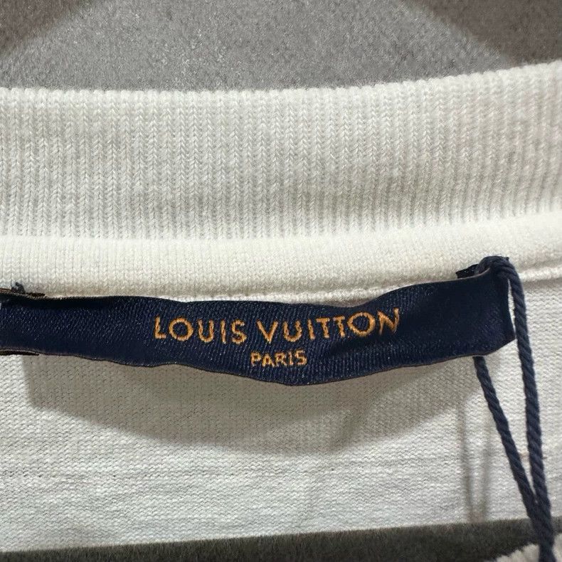 Louis Vuitton Louis Vuitton White graffiti short sleeves Size US S / EU 44-46 / 1 - 4 Thumbnail