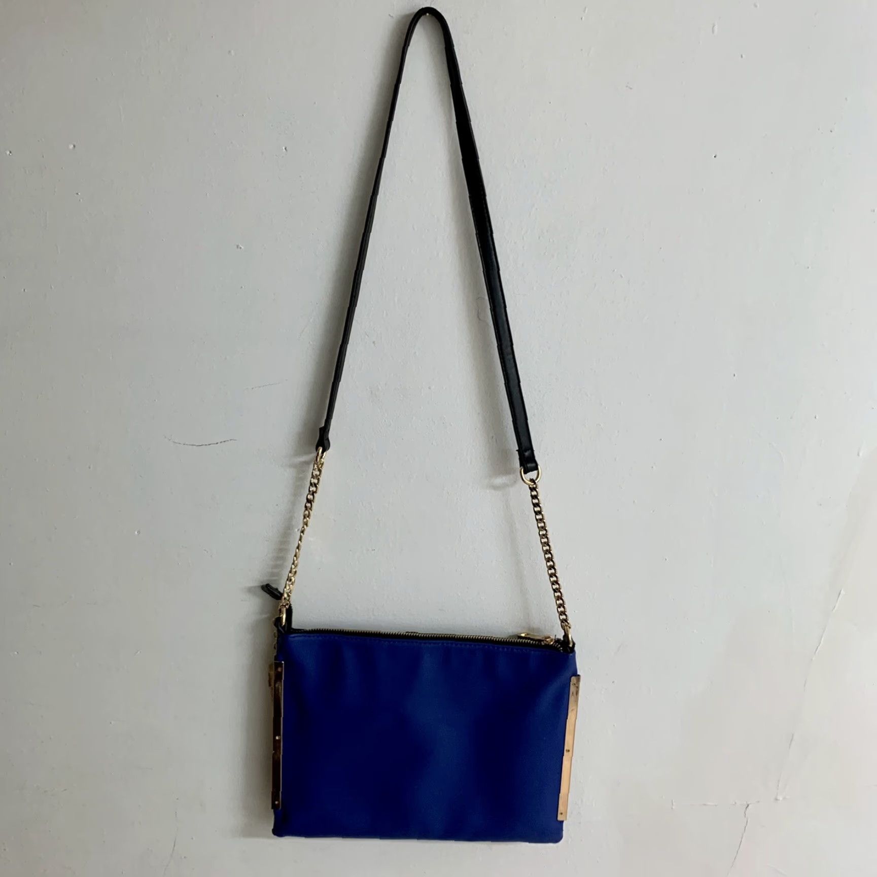 Bebe bebe Crossbody Purse Bag Medium Blue Black Faux Leather Chain Strap Gold Hardware Women Channel Party/Cocktail Size ONE SIZE - 3 Thumbnail