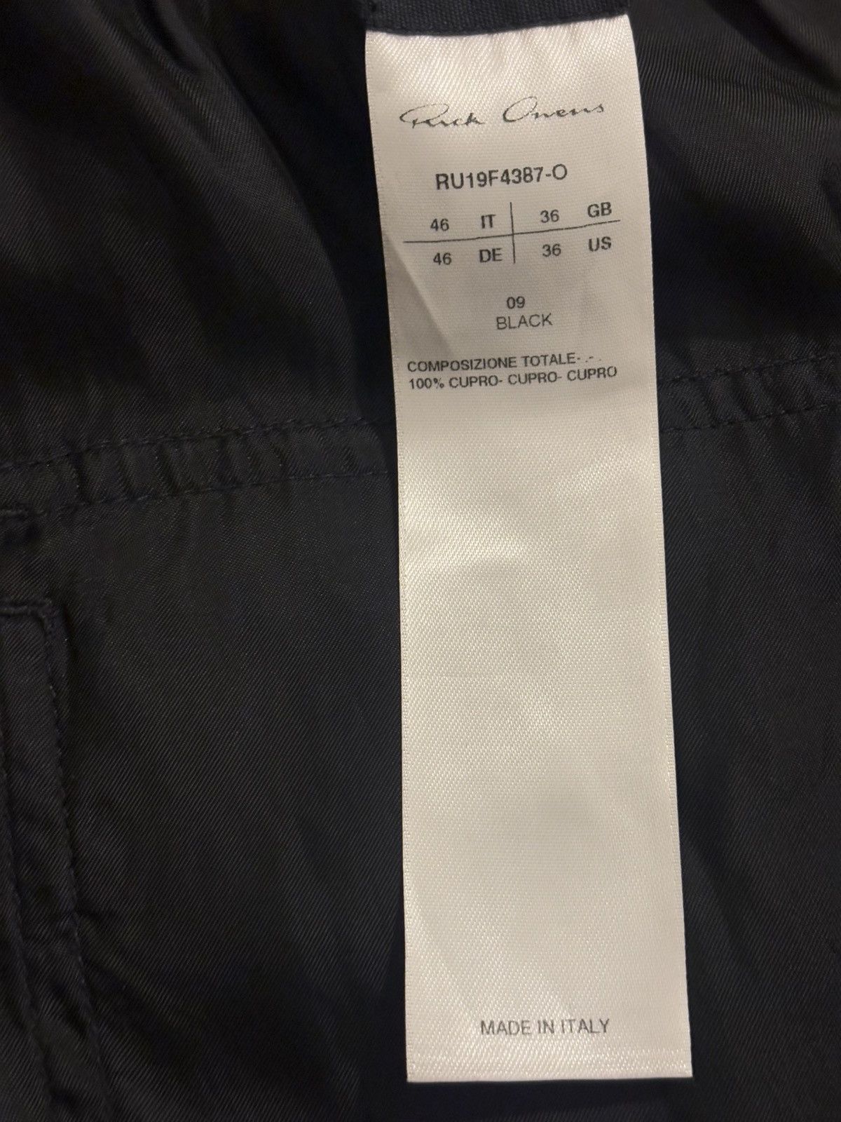 Rick Owens Rick Owen’s Larry short in black 100% cupro Size US 26 / EU 42 - 7 Thumbnail
