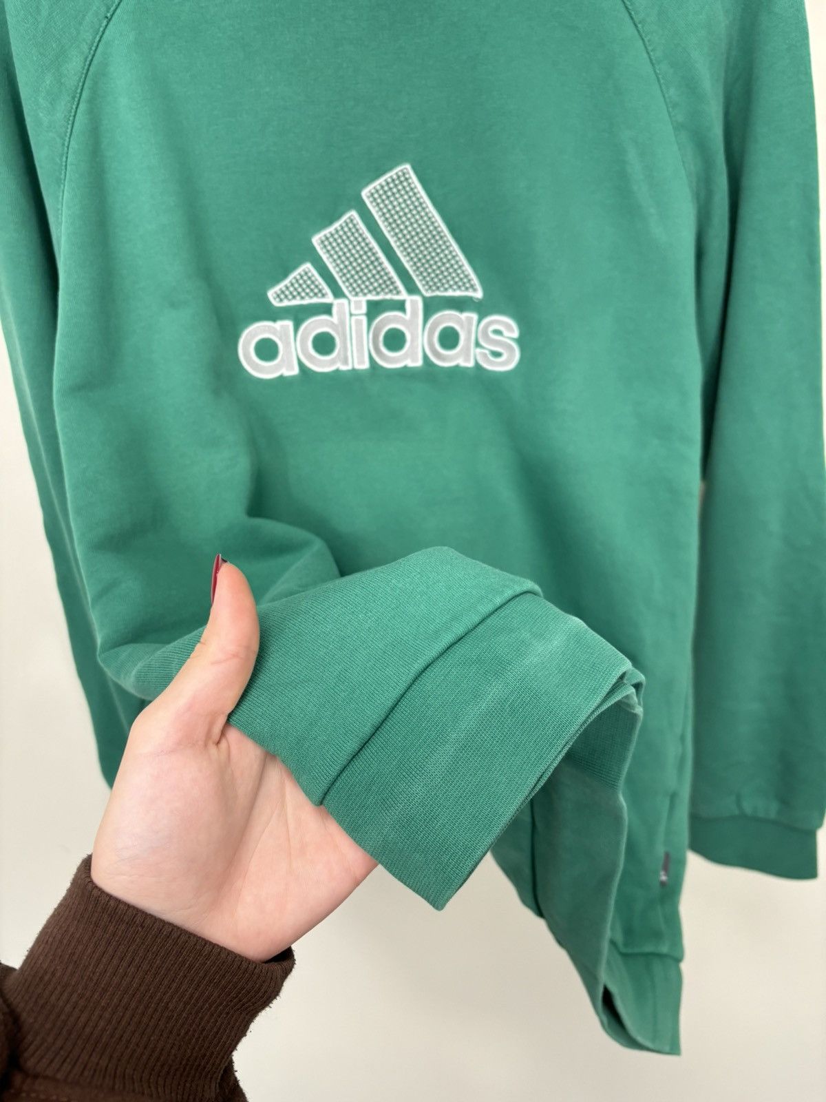 Adidas Vintage Adidas Y2K Big Embroidered Logo Sweatshirt Size US M / EU 48-50 / 2 - 6 Thumbnail