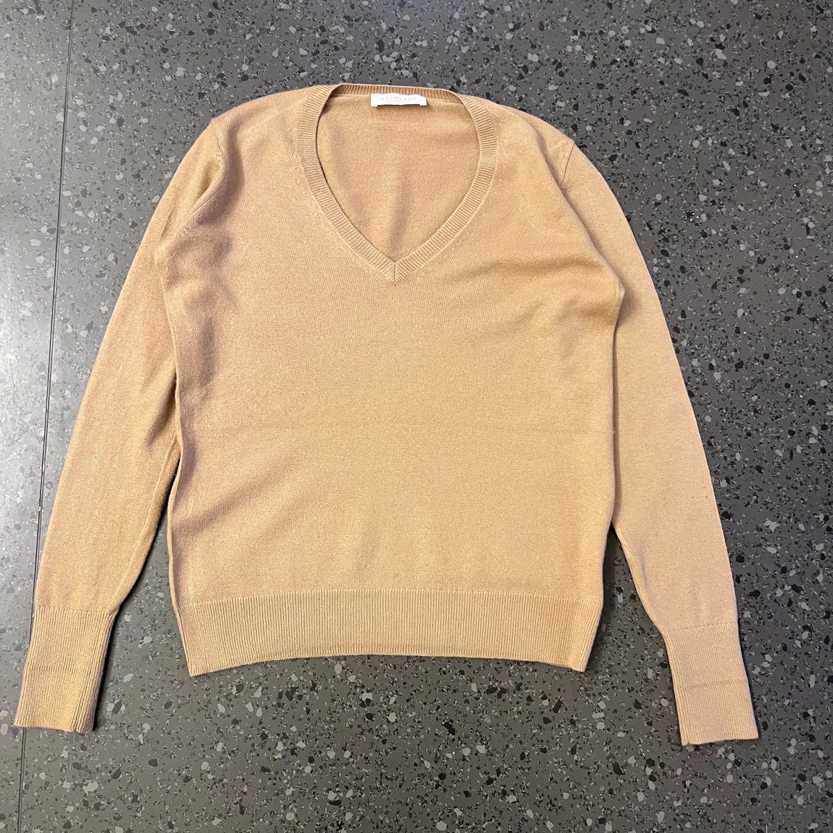 Everlane Everlane Cashmere V-Neck Sweater Camel S Size US S / EU 44-46 / 1 - 1 Thumbnail
