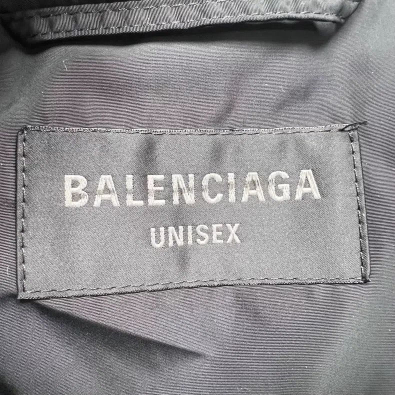 Balenciaga Balenciaga Letter Logo Wave Printed Collar Snap Button Lon Size US M / EU 48-50 / 2 - 3 Thumbnail
