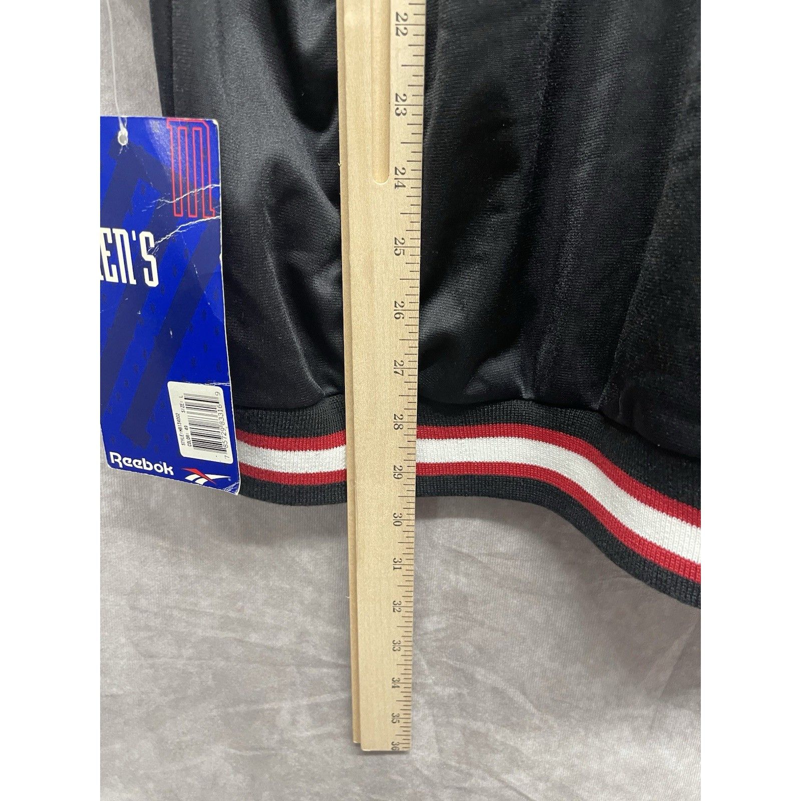 Reebok Vtg 1995 Reebok Basketball V-Neck Sweatshirt NWT Black Red W Size US L / EU 52-54 / 3 - 7 Thumbnail