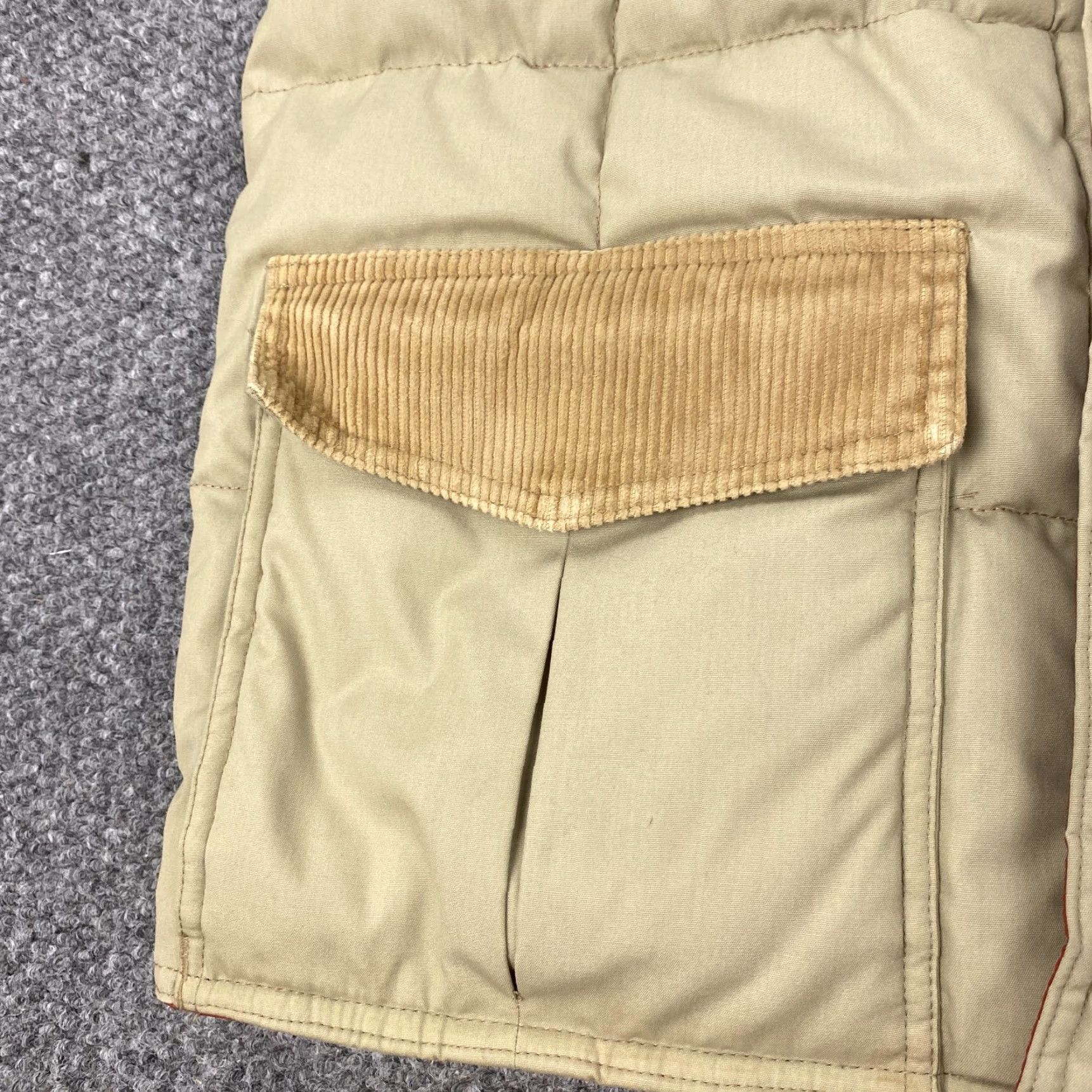 4SDESIGNS VINTAGE Down Designs Vest Mens M Reversible Corduroy Puffer Beige Tan Quilted Insulated with Pockets M Size US M / EU 48-50 / 2 - 3 Thumbnail