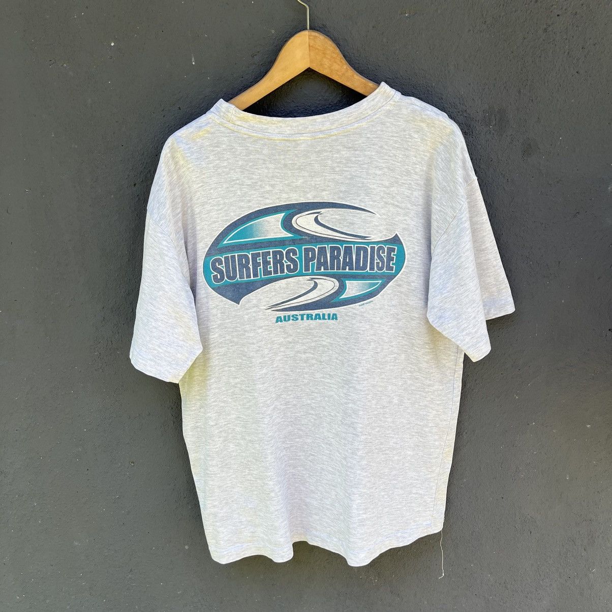 Sun Surf Thrashed Vintage 90s Surfers Paradise Surfing Brand Tee Size US L / EU 52-54 / 3 - 1 Thumbnail