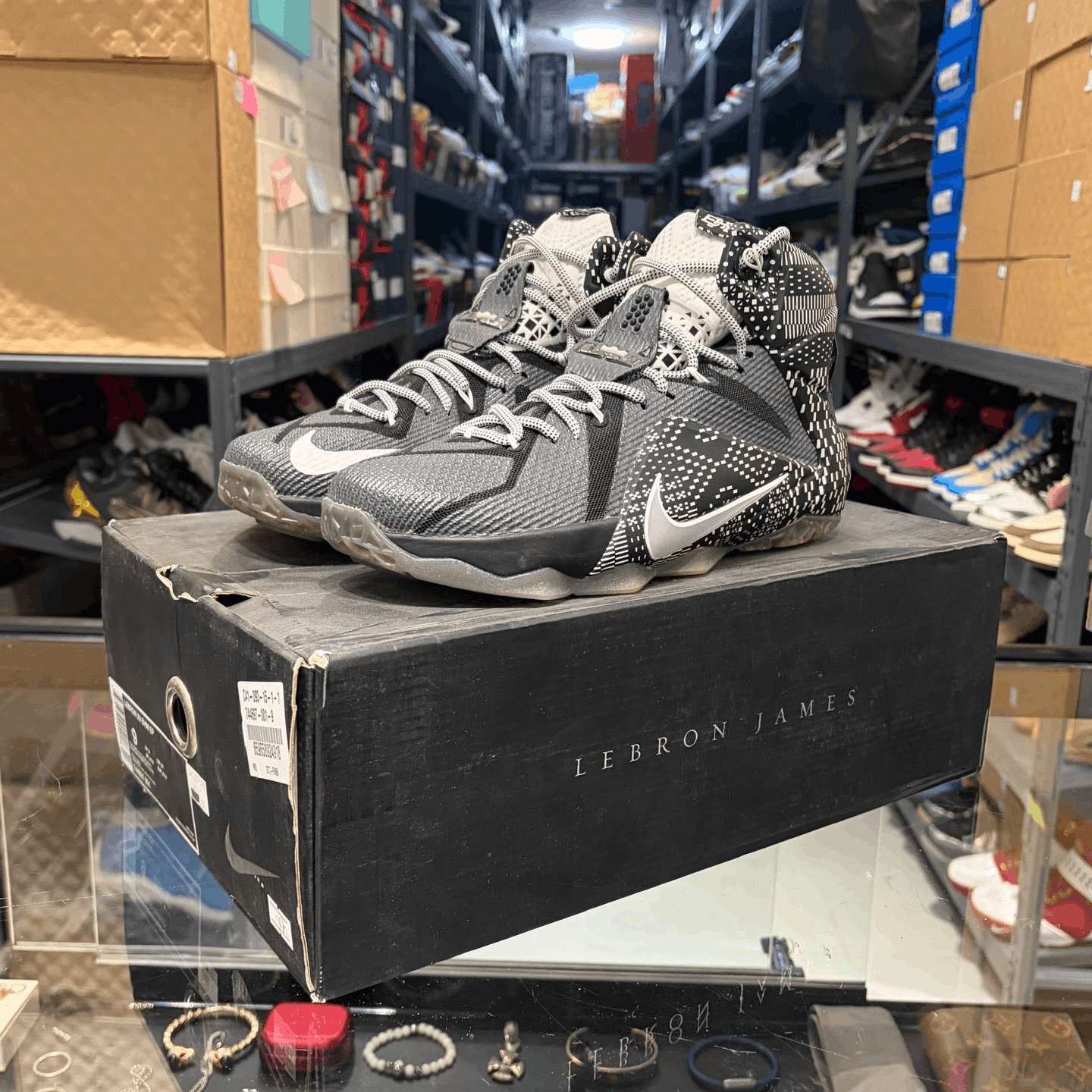 Nike Nike Gray Lowtop Sneakers 9.5 Men Size US 9.5 / EU 42-43 - 1 Thumbnail