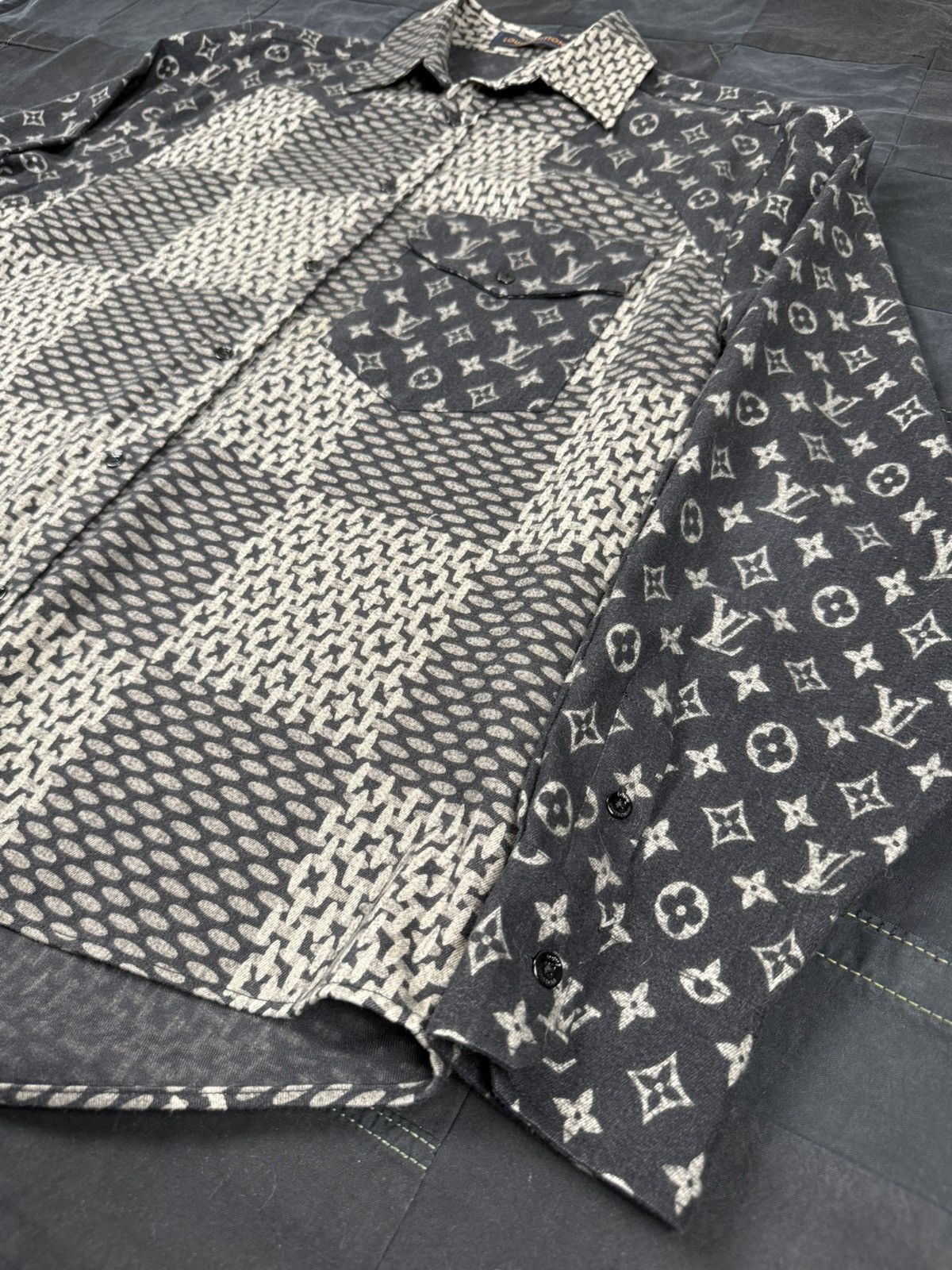 Louis Vuitton × Nigo Giant Damier Waves Button Up Size US L / EU 52-54 / 3 - 2 Thumbnail
