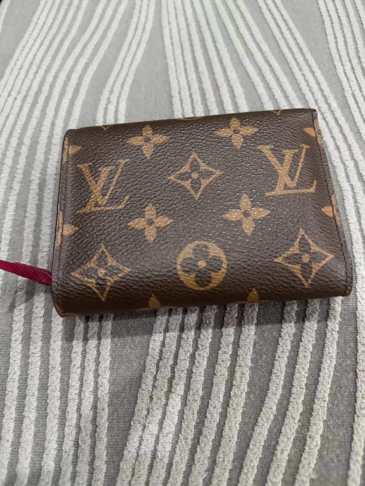 Louis Vuitton Lv Wallet Like New Size ONE SIZE - 2 Thumbnail