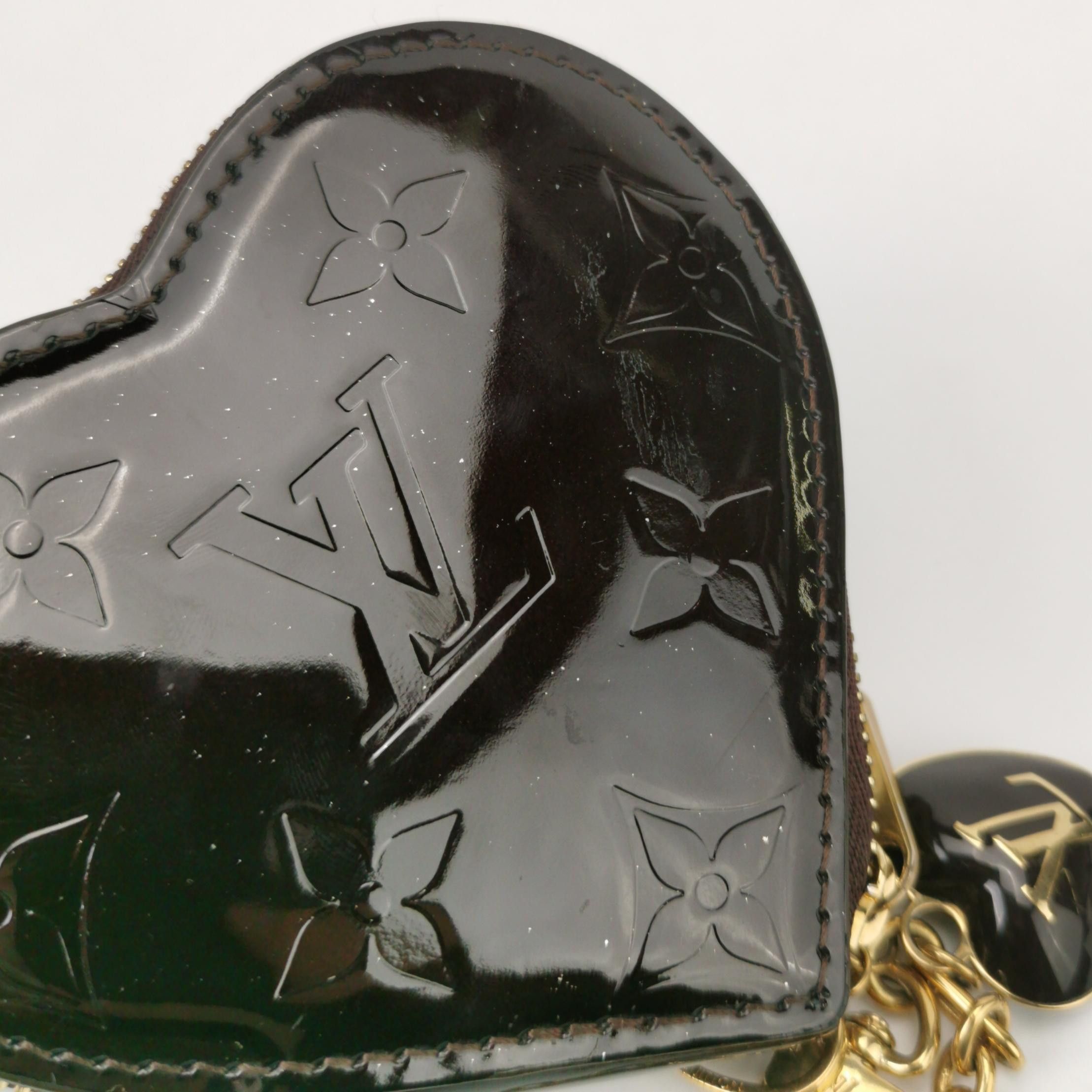 Louis Vuitton Louis Vuitton (LV) Patent leather monogram embossed heart s Size ONE SIZE - 7 Thumbnail