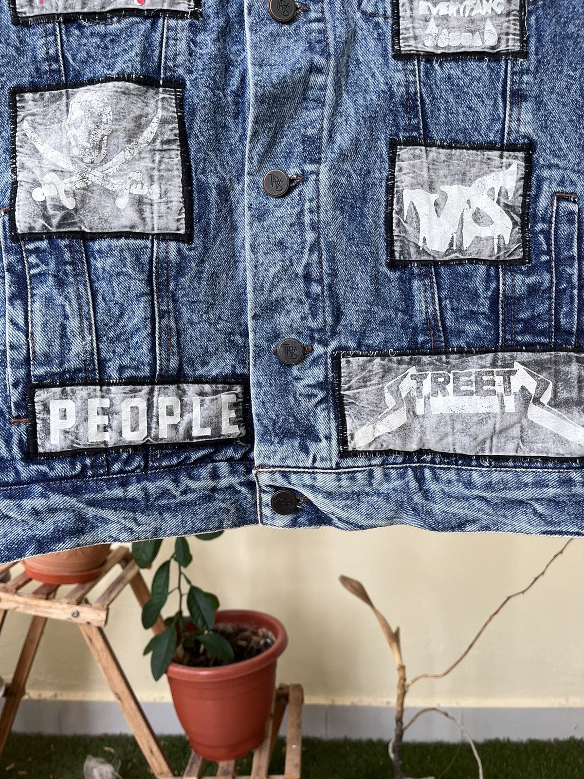 The People Vs. RARE 💎 TPVS Ragged Patches Denim Vest Size US S / EU 44-46 / 1 - 6 Thumbnail