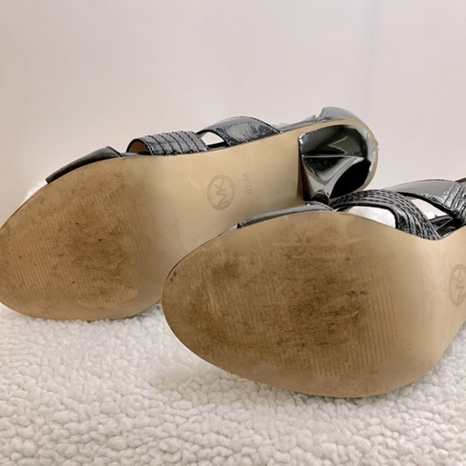 Michael Kors Michael Kors Black Patent Leather T-strap Heels Size US 8.5 / IT 38.5 - 8 Thumbnail