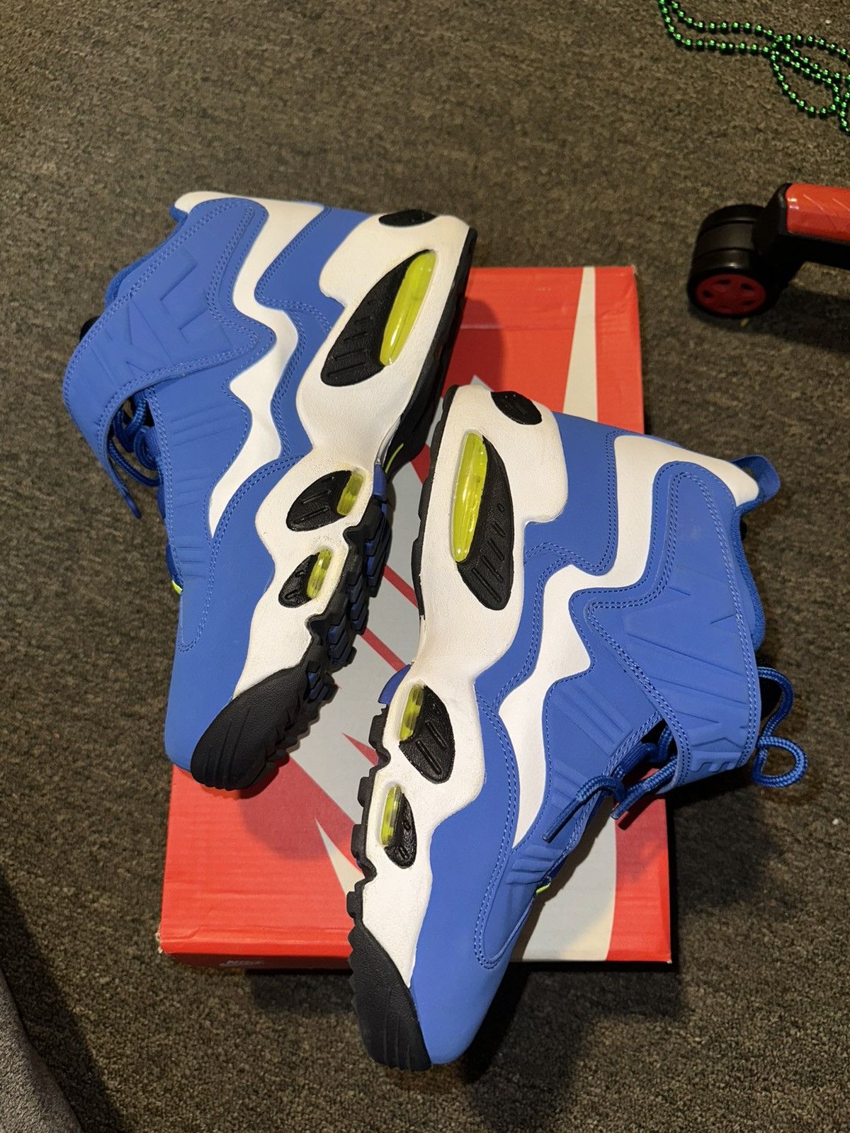 Nike AIR GRIFFEY MAX 1 VOLT SZ 8 Size US 8 / EU 41 - 2 Thumbnail