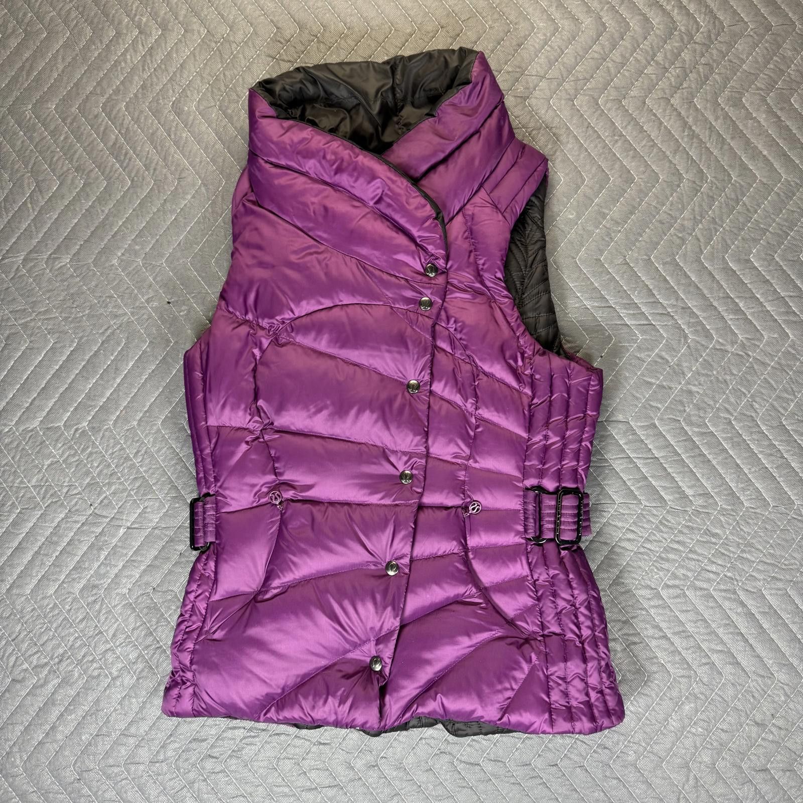 Lululemon Lululemon Purple Reversible Down Puffer Vest Womens 6 Size M / US 6-8 / IT 42-44 - 1 Thumbnail
