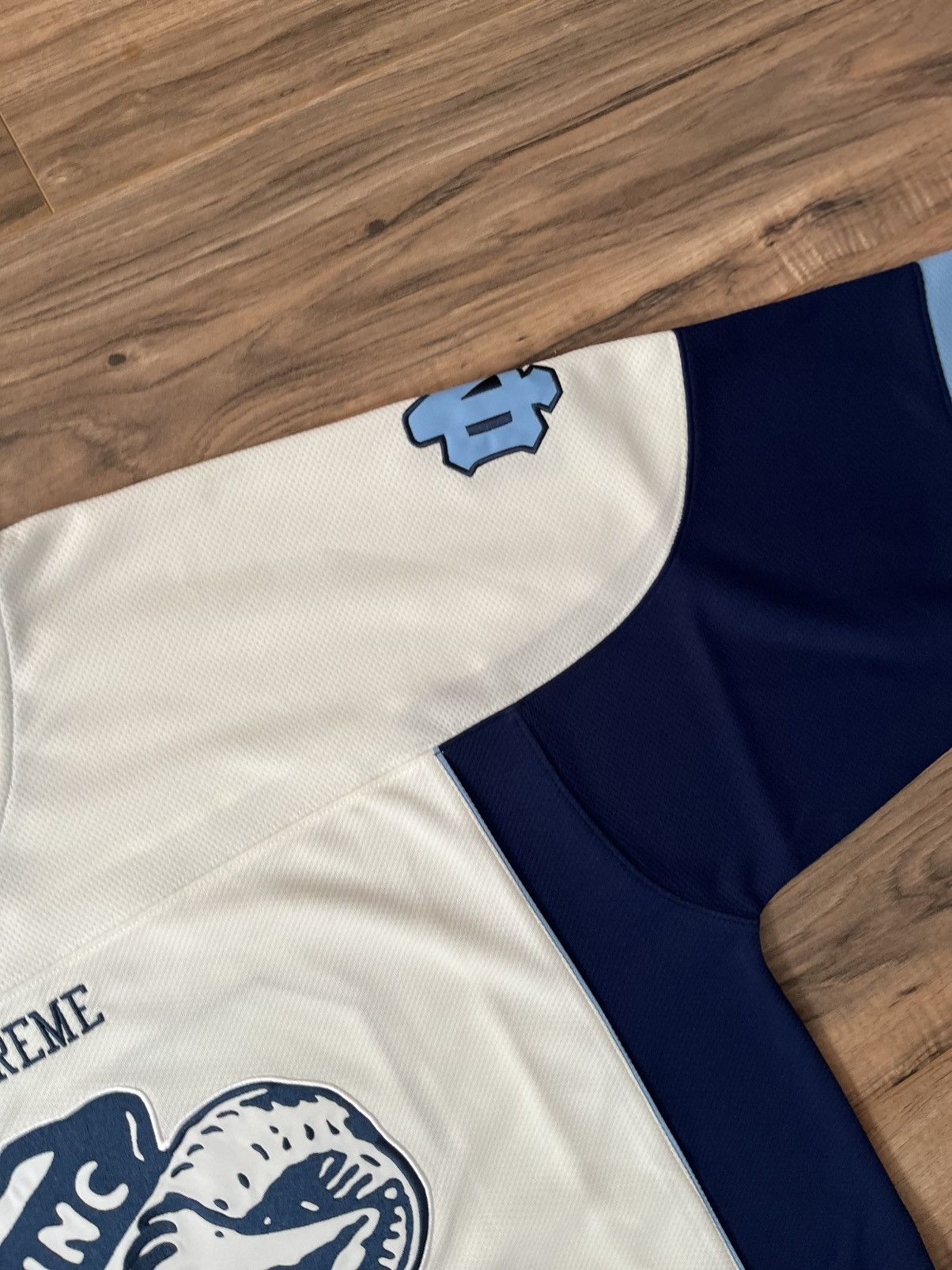Mitchell & Ness × NCAA × Supreme Supreme Mitchell & Ness NCAA Hockey Jersey Size US XL / EU 56 / 4 - 13 Thumbnail