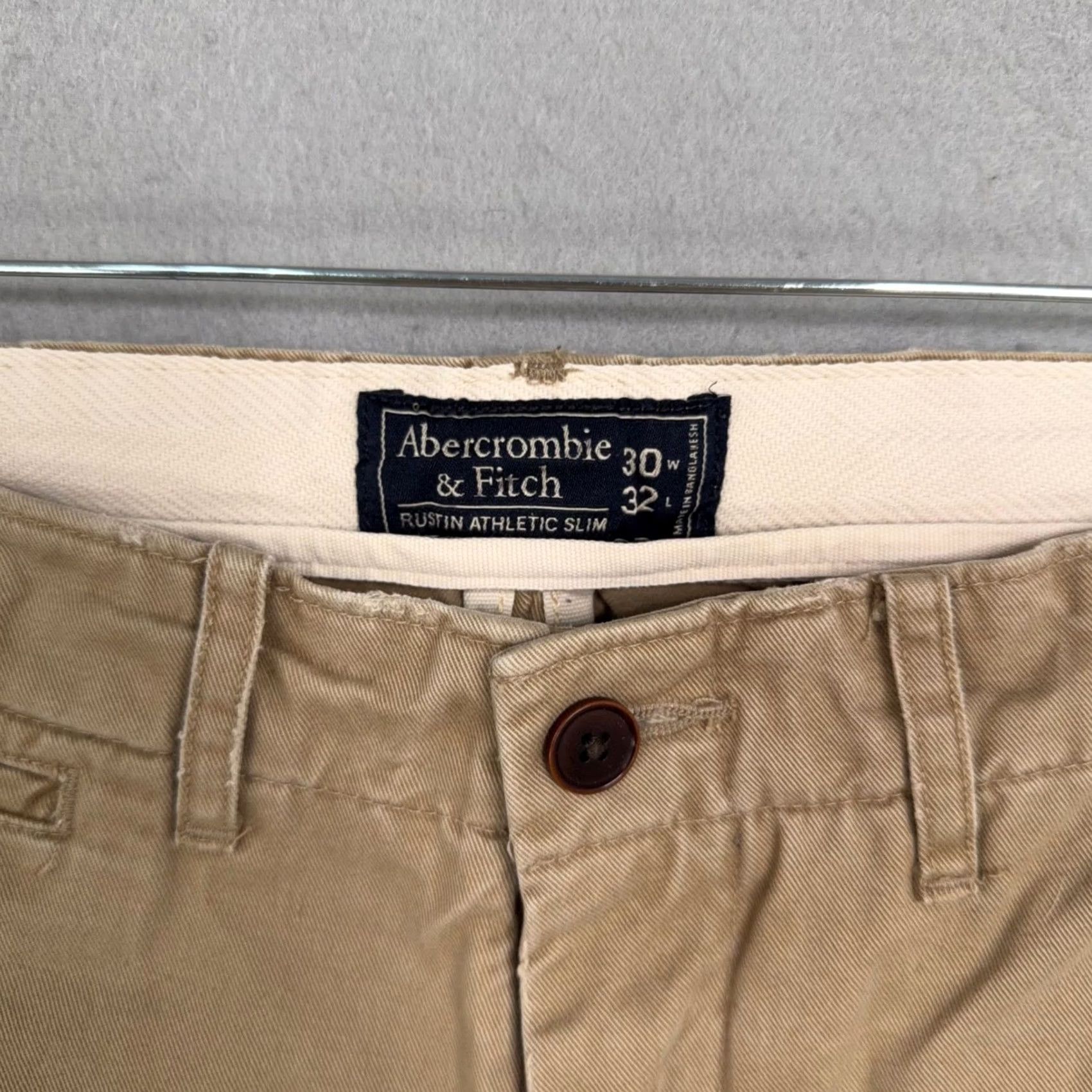 Abercrombie & Fitch Abercrombie & Fitch Chino Pants Men 30x32 Khaki Solid Distressed Athletic Slim Size US 30 / EU 46 - 3 Thumbnail
