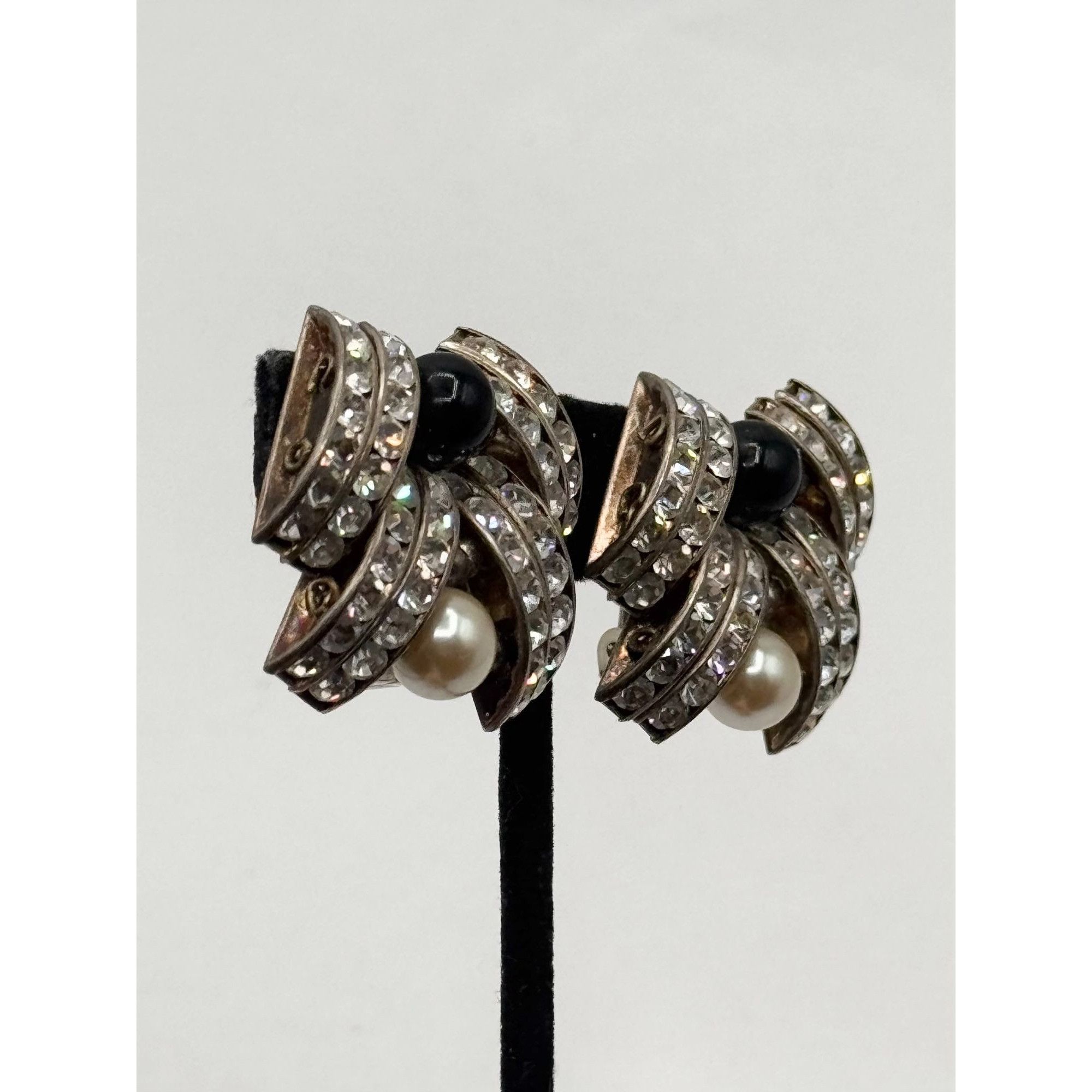 Vintage Vintage Channel Set Rhinestone Glass Pearl Clip On Estate Ea Size ONE SIZE - 5 Thumbnail