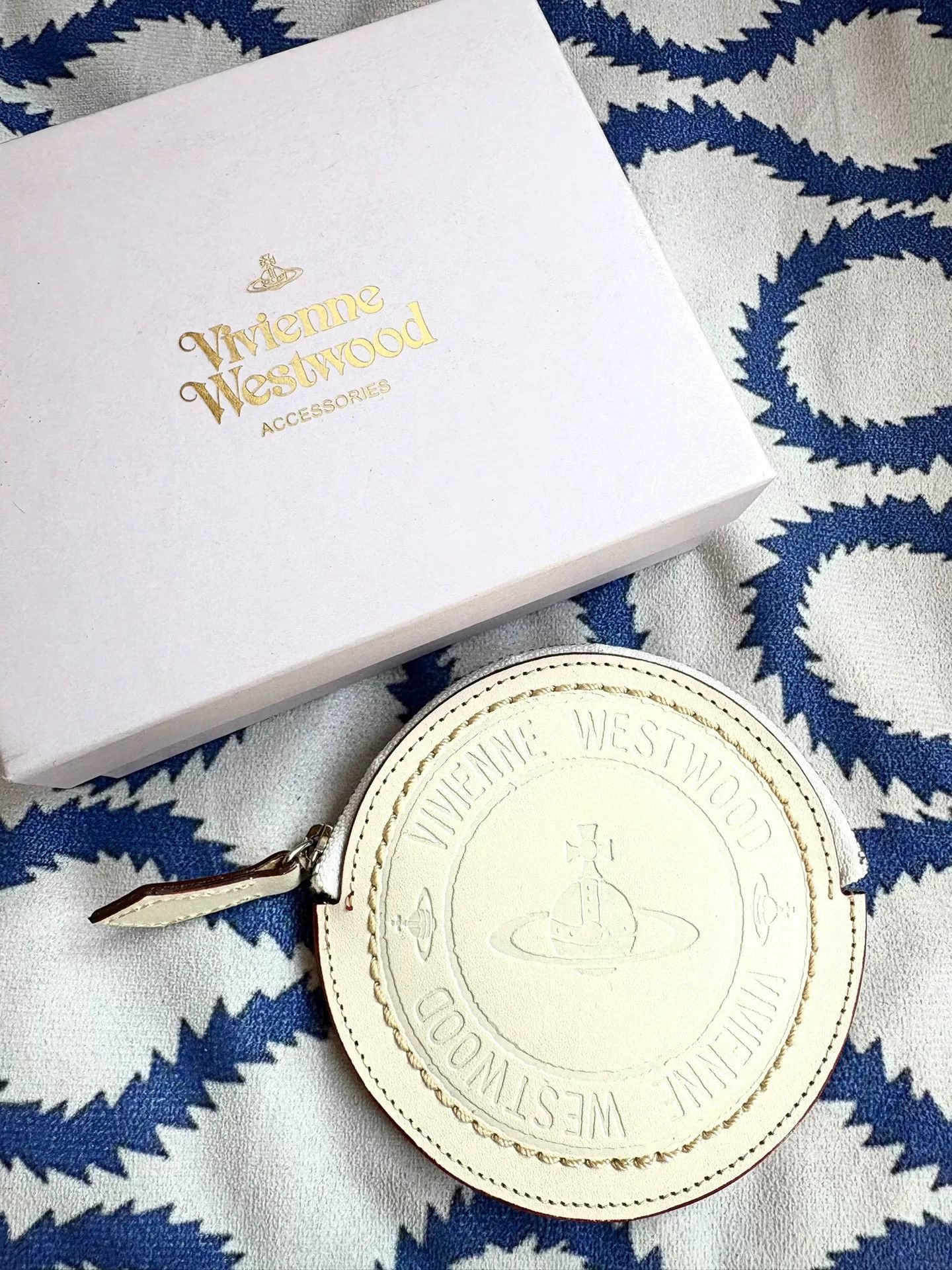 Vivienne Westwood Vivienne Westwood Vintage White Round Coin Purse Size ONE SIZE - 1 Thumbnail