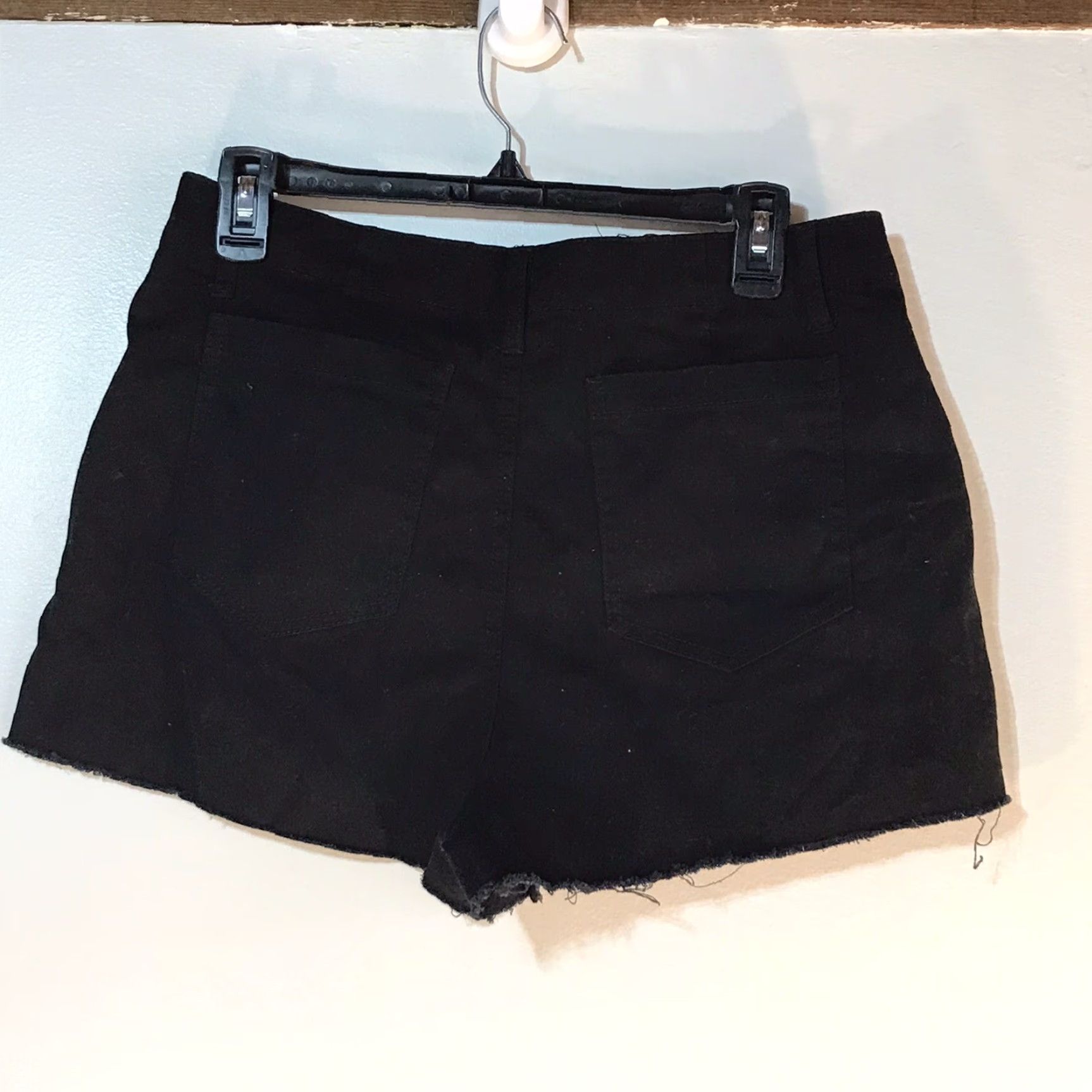 Forever 21 FOREVER 21 Black Cotton Cut-Off Shorts Womens Size L 5-Pocket Casual Size 36" / US 14 / IT 50 - 2 Thumbnail