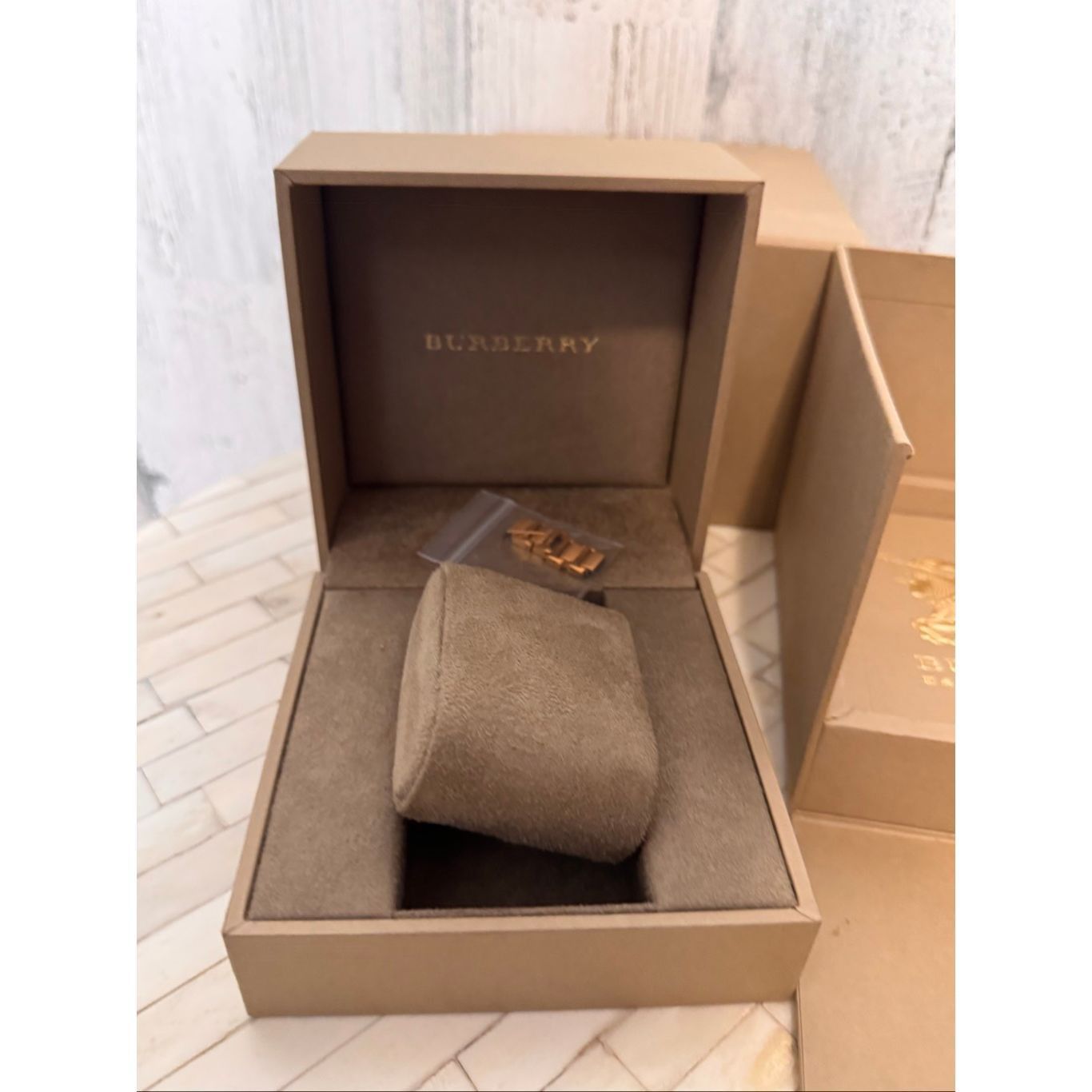 Burberry Authentic Burberry Watch Box Set – Box, Pillow & Extra Links Size ONE SIZE - 5 Thumbnail