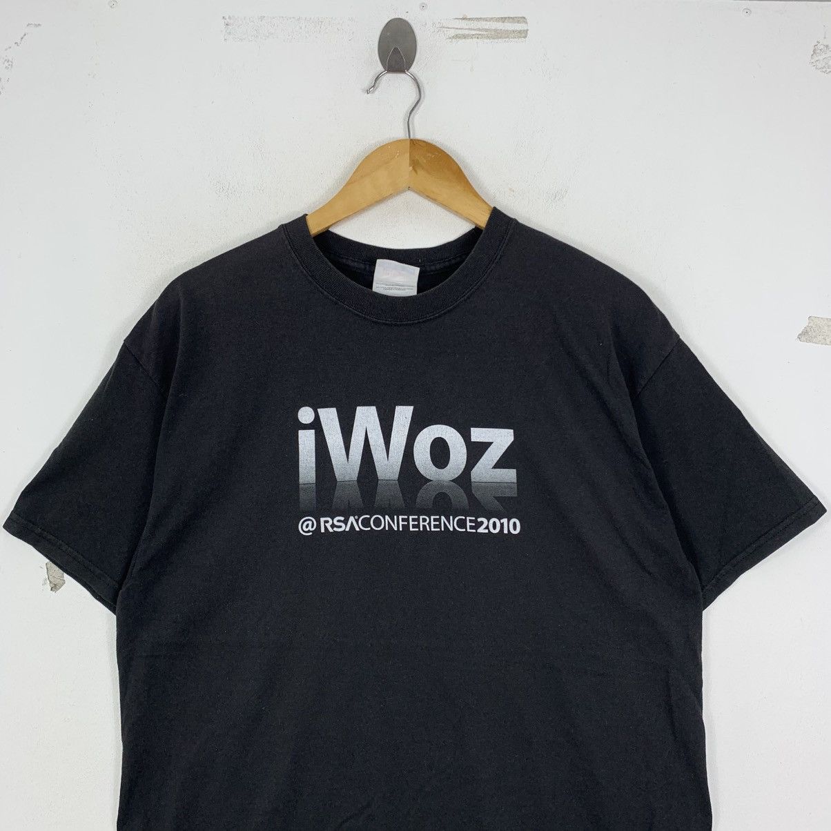 Vintage Vintage IWOZ RSA CONFERENCE Computer Geek To Hanes Tshirt Size US L / EU 52-54 / 3 - 3 Thumbnail