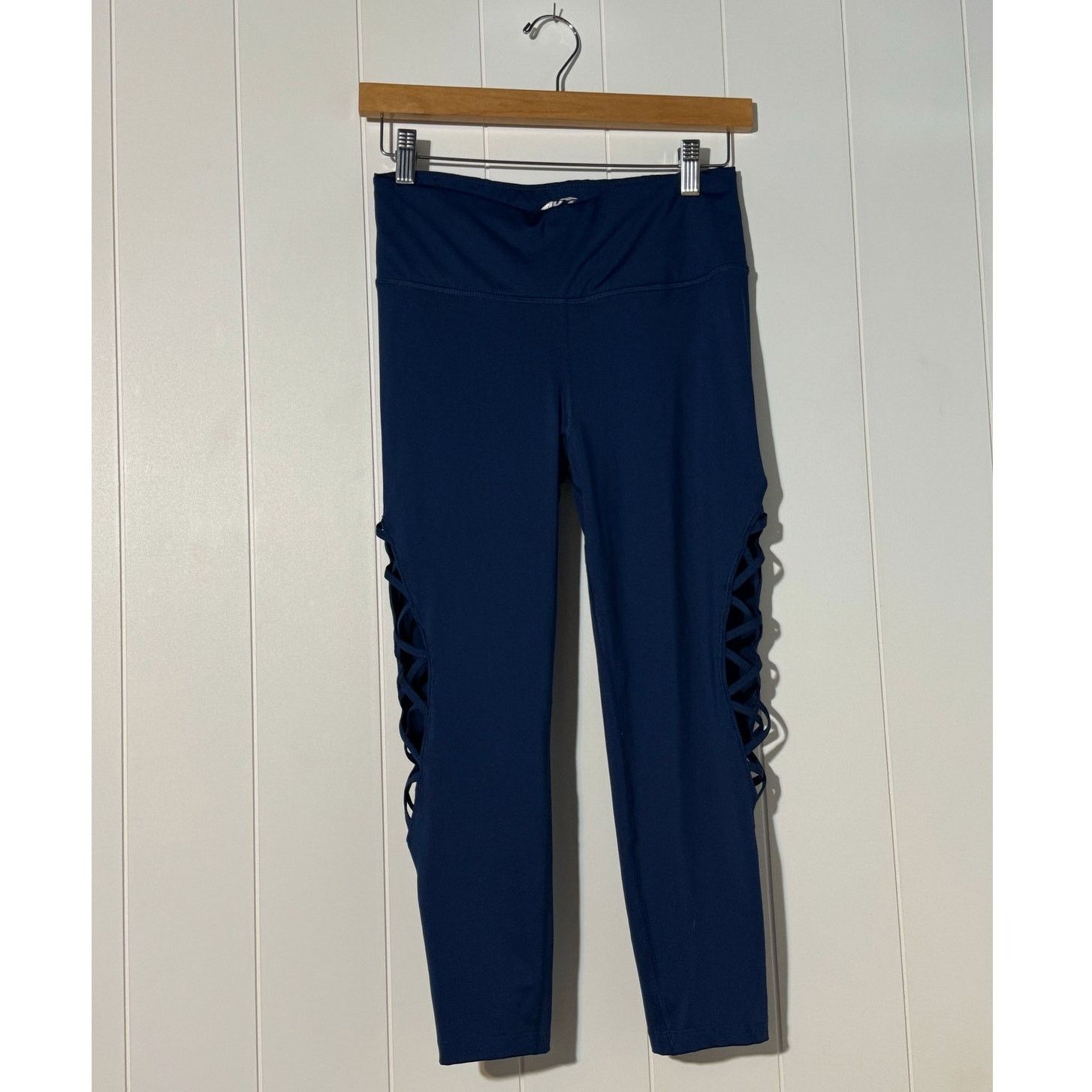 Avia Avia Leggings Criss Cross Cutout Capris Blue Size Small Size 25" / US 0 / IT 36 - 1 Thumbnail