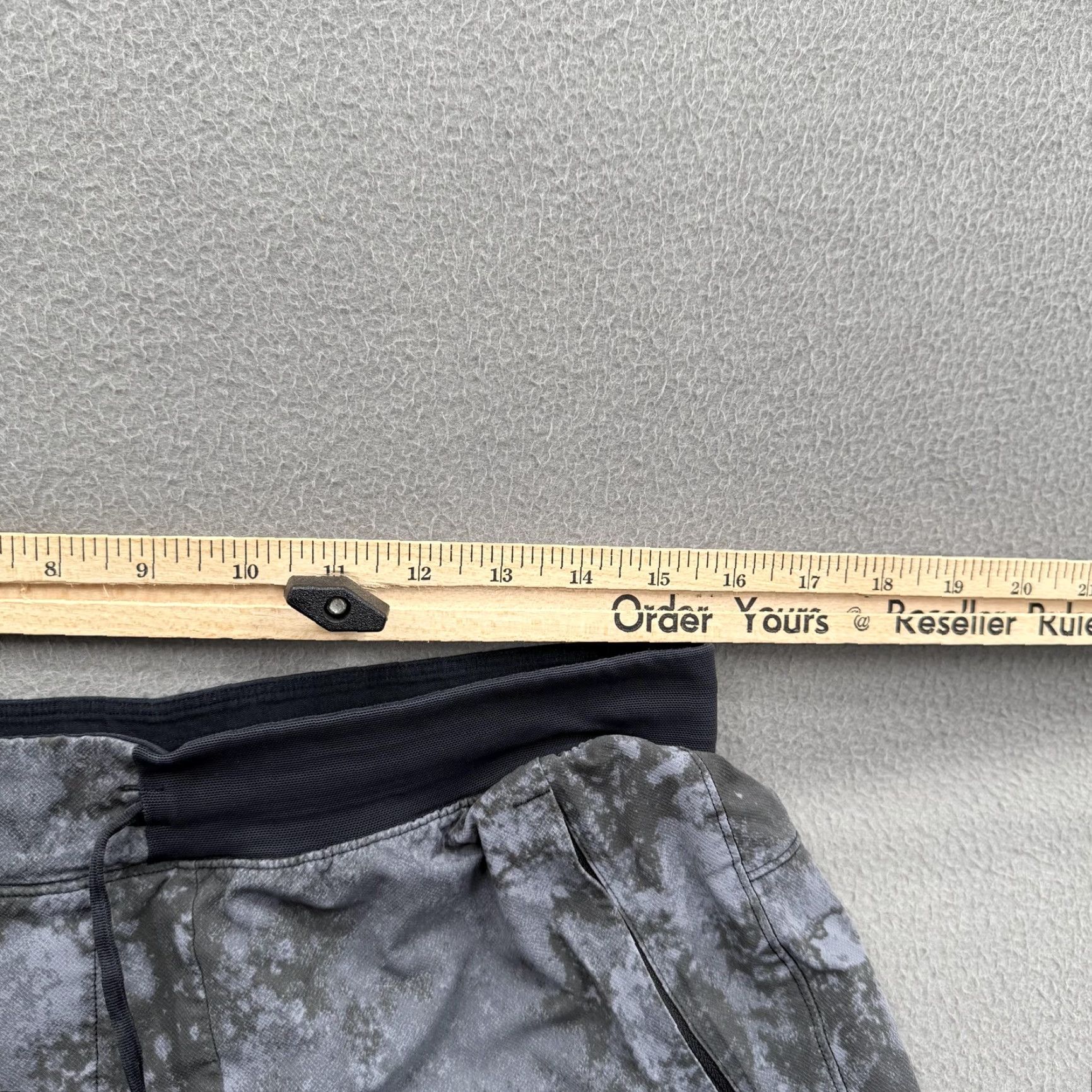 Lululemon Lululemon Shorts Mens Medium Gray Camo Athletic Running Zip Pockets Training Size US 31 - 6 Thumbnail