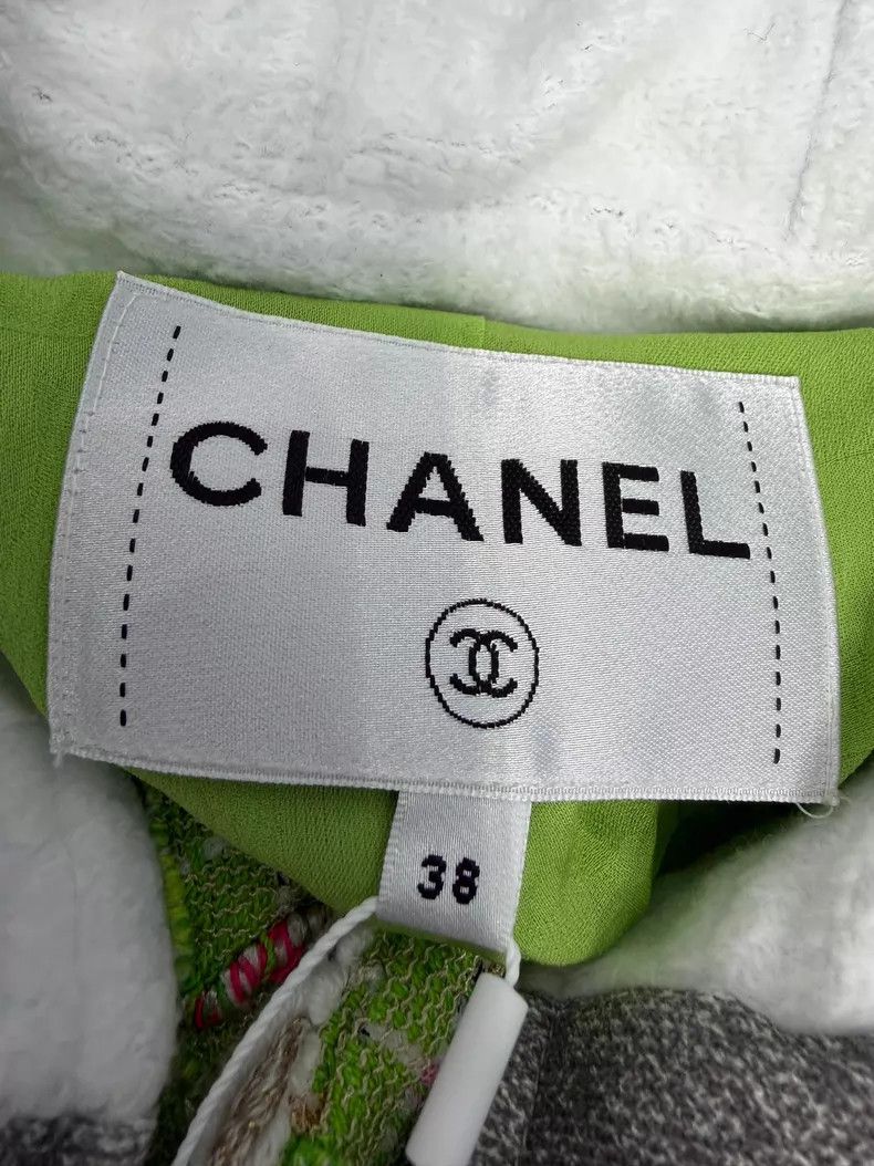Chanel Chanel Early Spring Vacation Series Green Hooded Tweed Jac Size XS / US 0-2 / IT 36-38 - 4 Thumbnail
