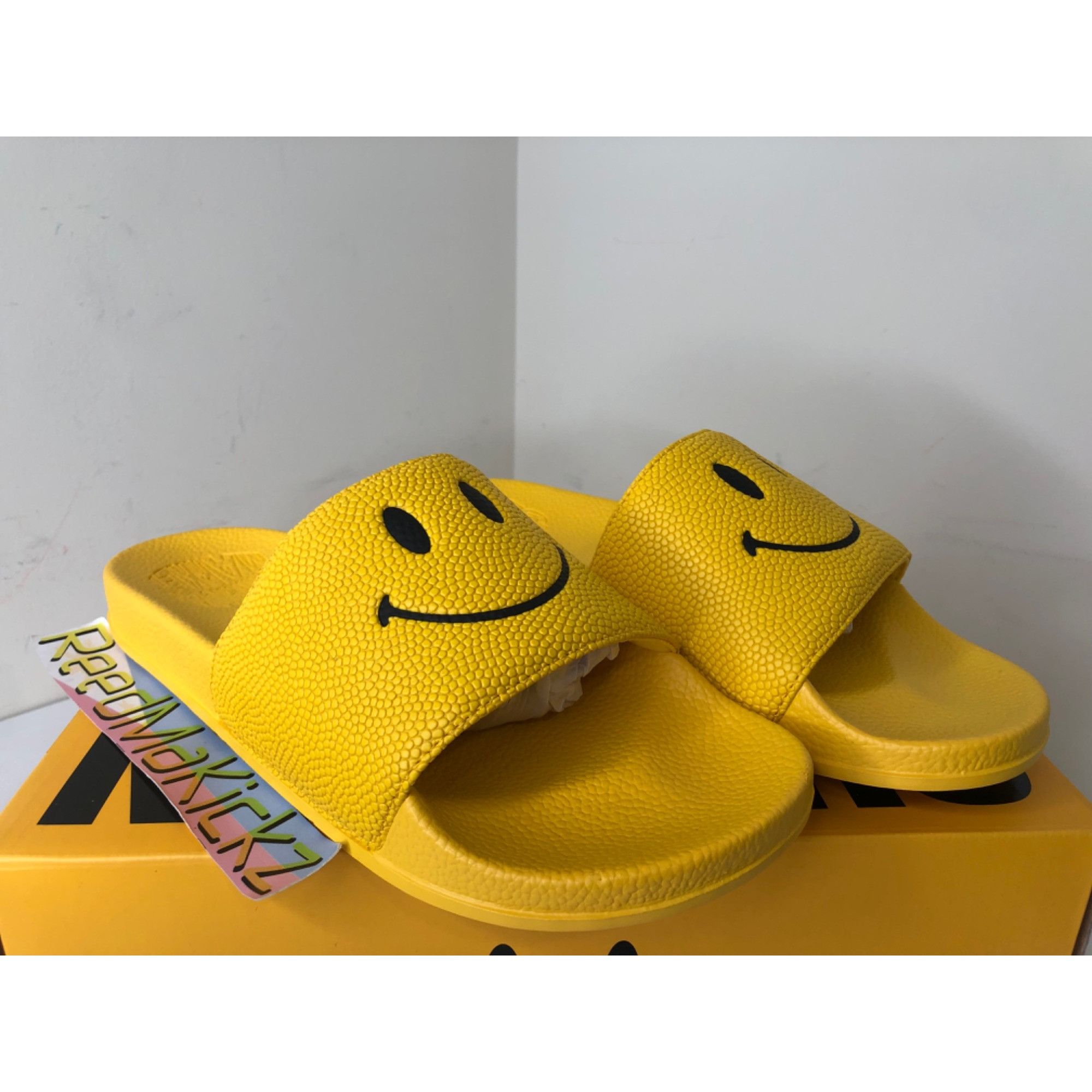 Market Chinatown Market Slides Smiley Yellow mens 14us Size US 14 / EU 47 - 3 Thumbnail